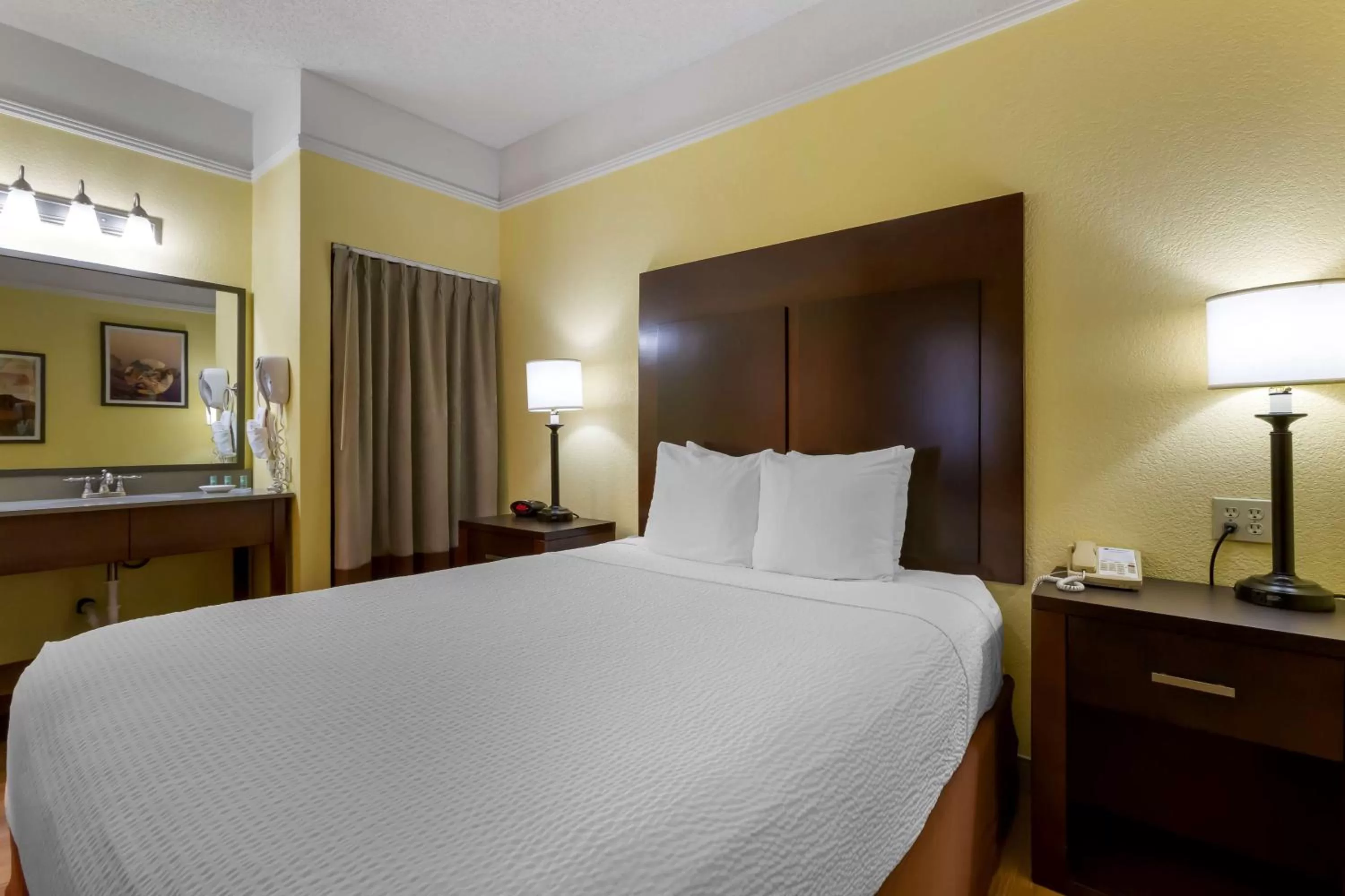 Bedroom, Bed in Best Western Phoenix Goodyear Inn