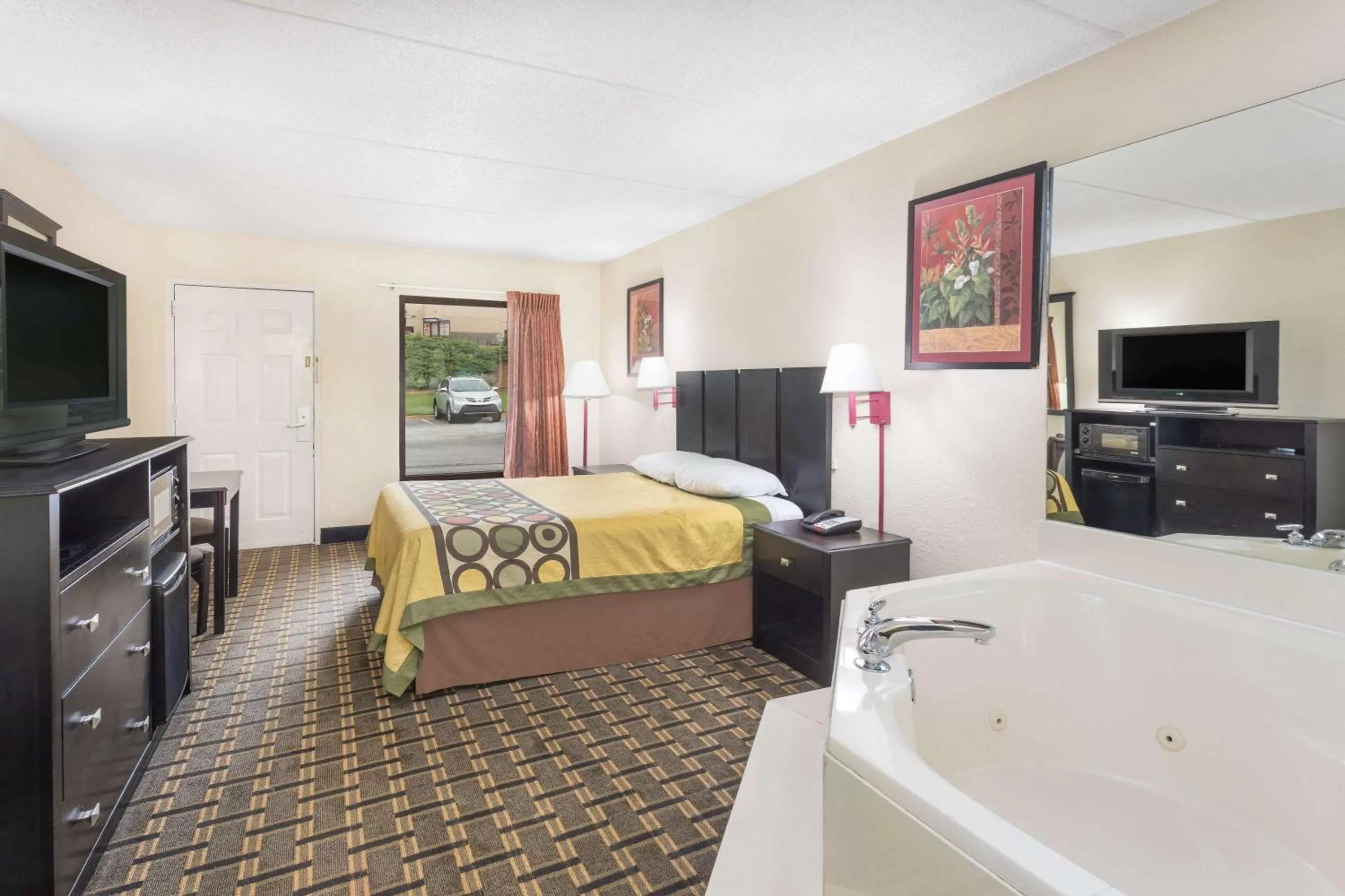 Hot Tub, Bed in Super 8 by Wyndham Lithonia
