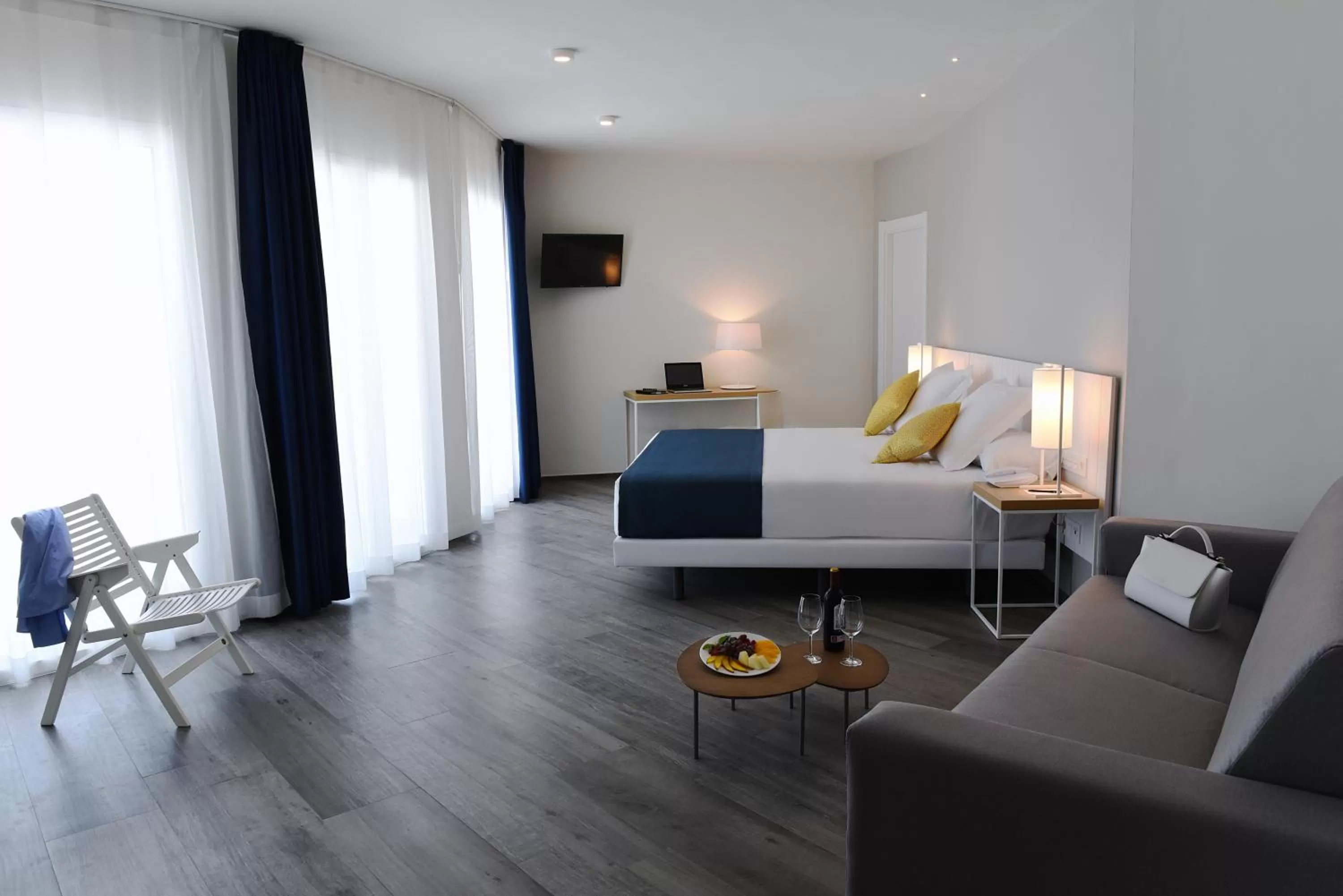 Photo of the whole room, Bed in Hotel Agaró