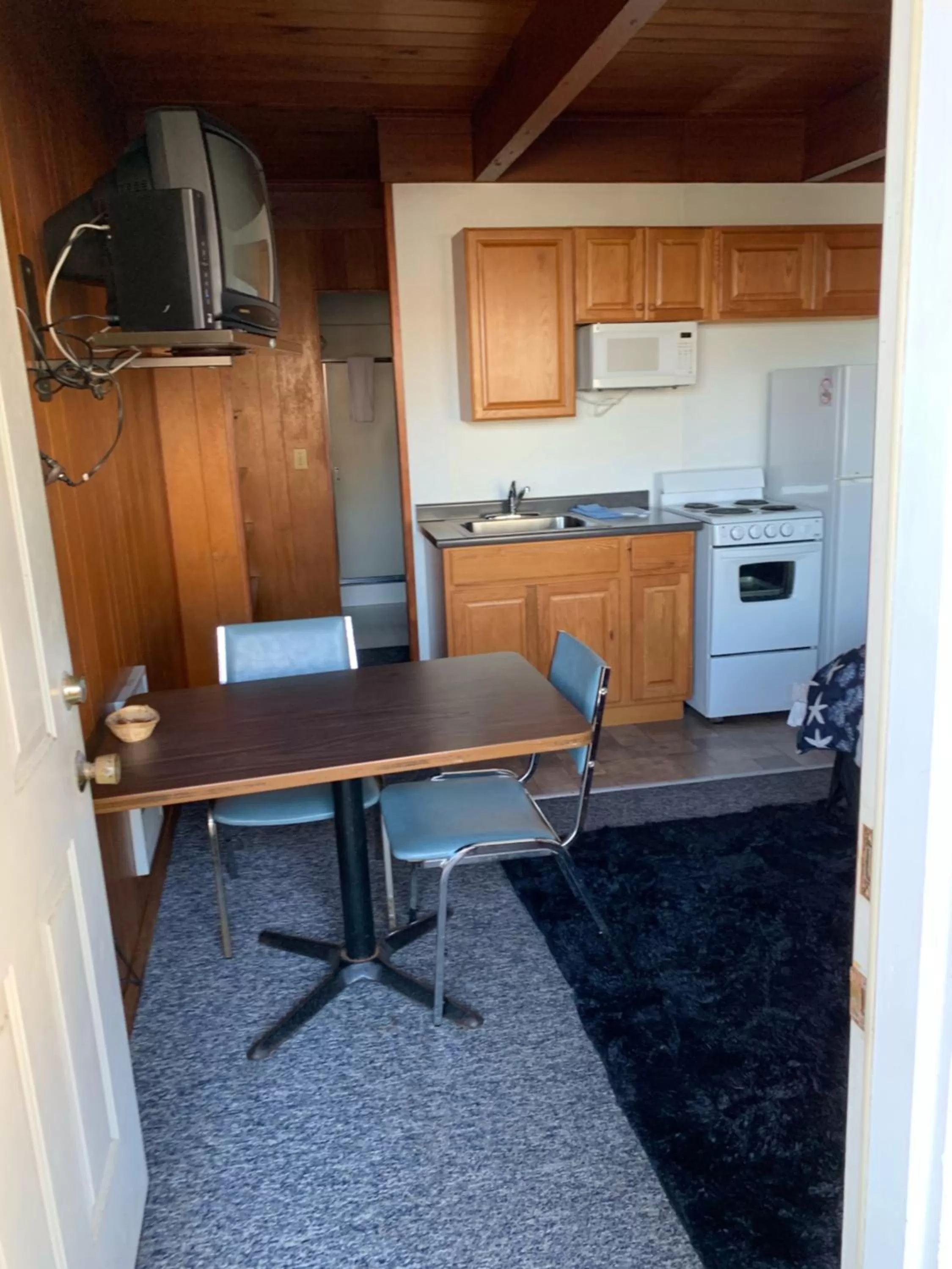 Curley's Resort & Dive Center