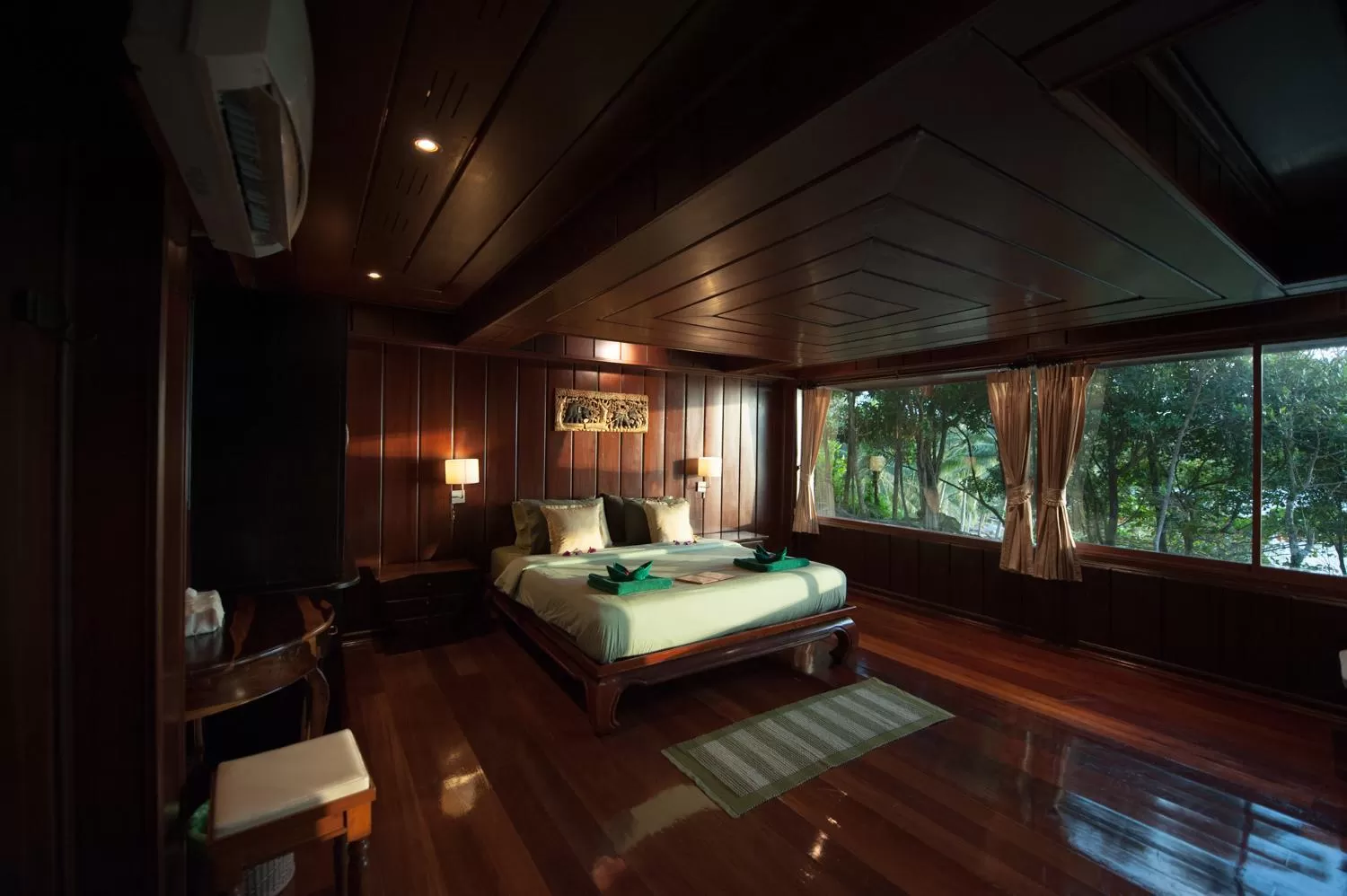 Photo of the whole room, Bed in Koh Kood Beach Resort