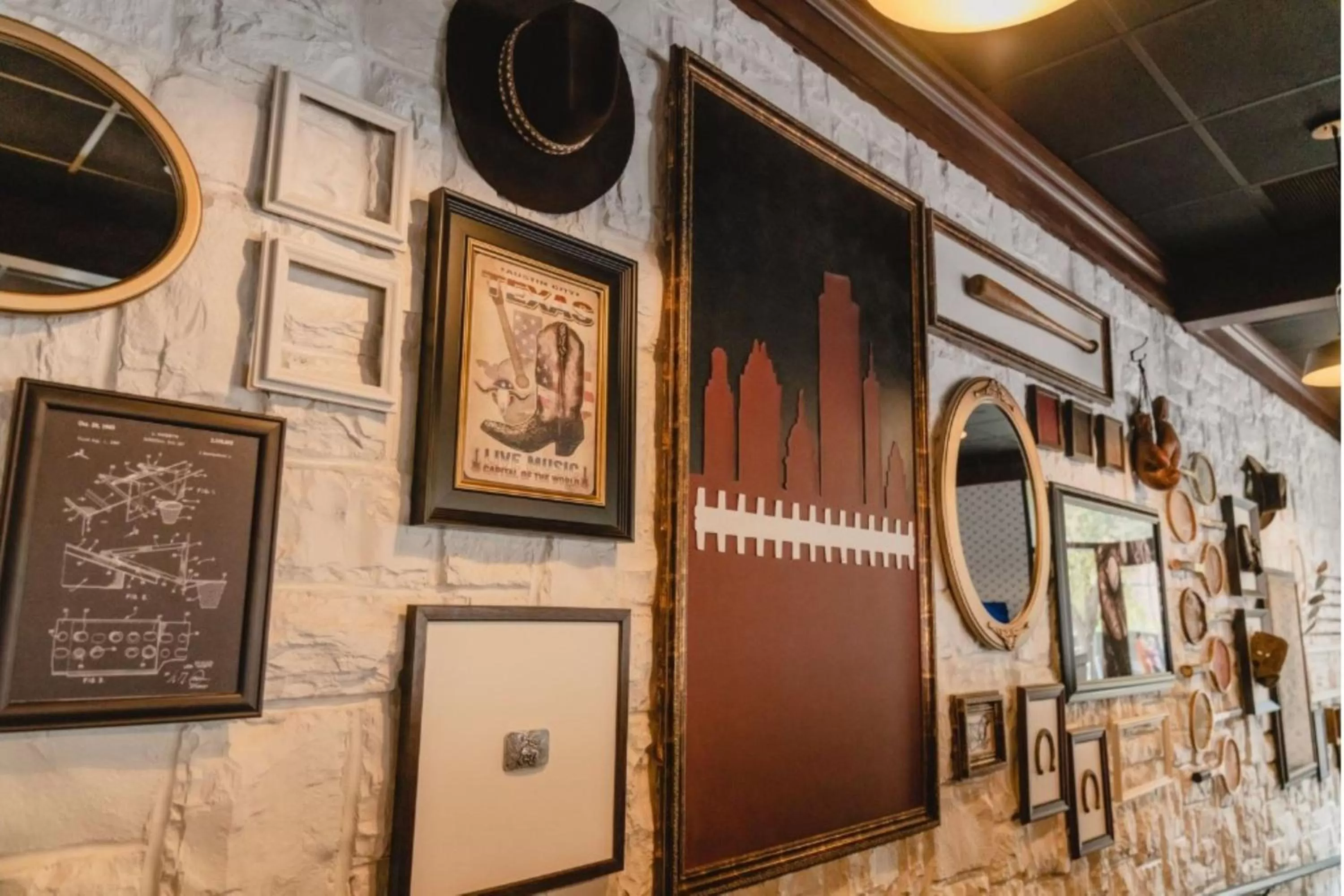 Restaurant/places to eat in Courtyard Austin Downtown/Convention Center