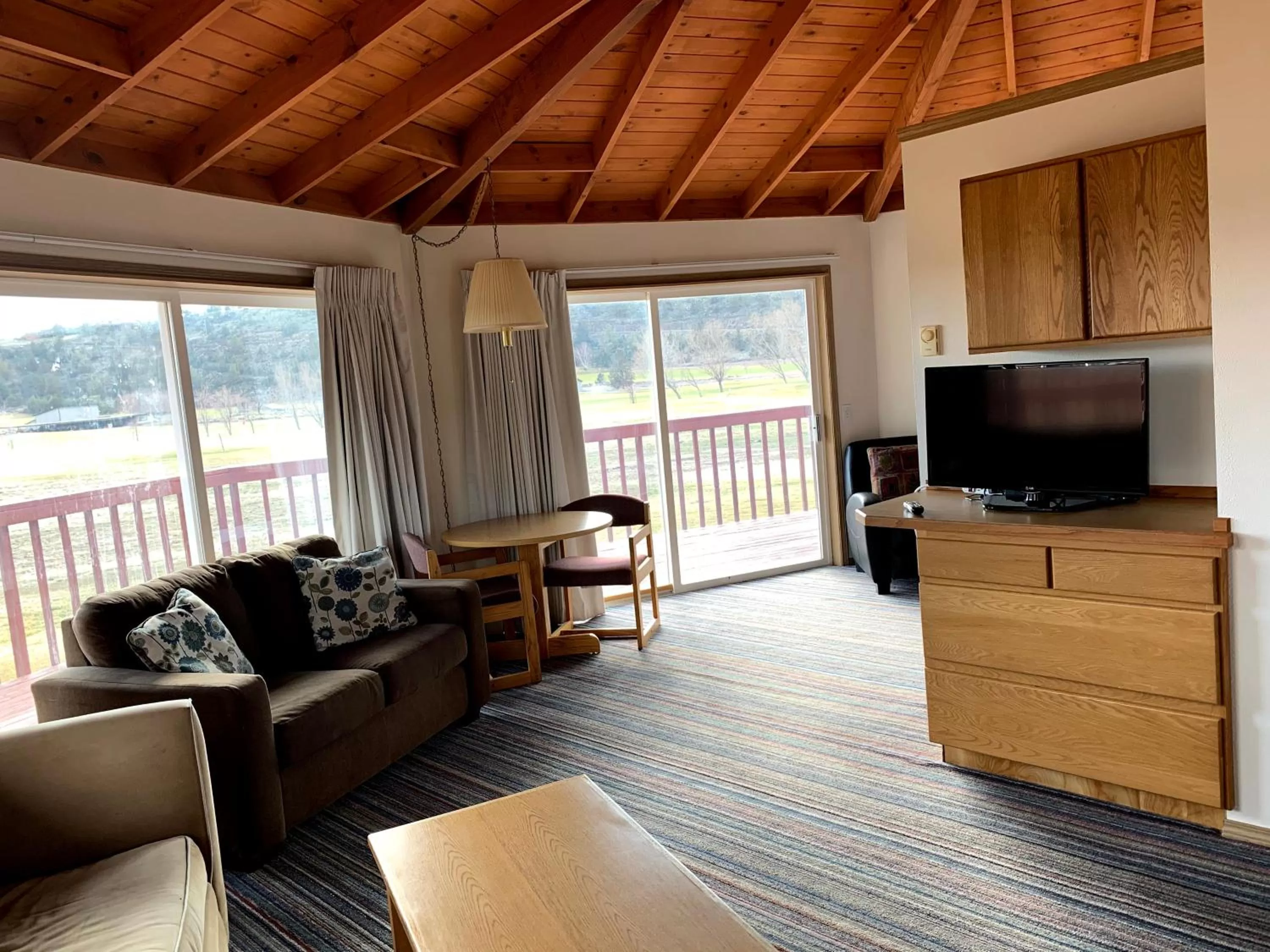 Seating area in Smith Rock Resort