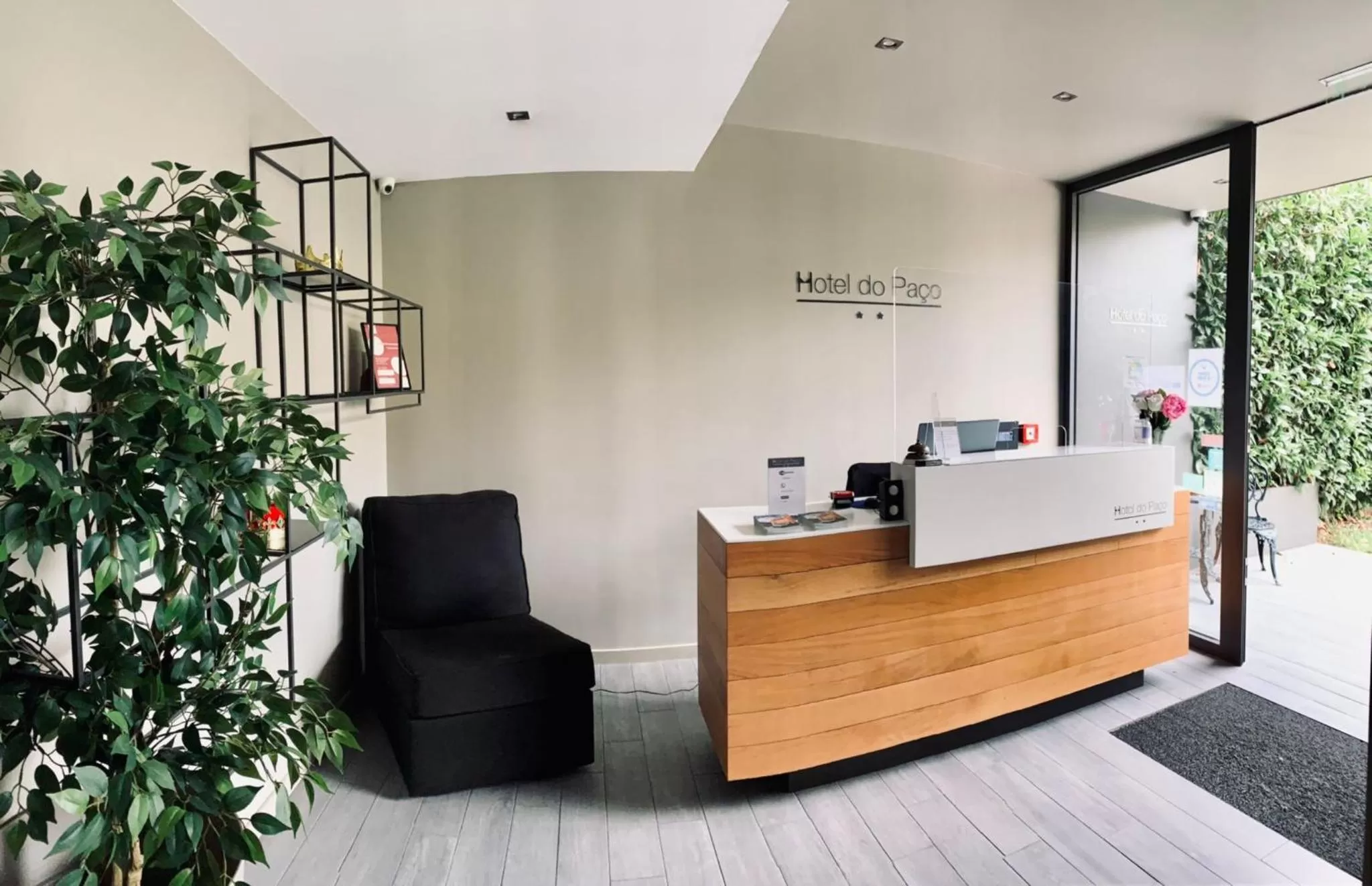 Lobby or reception in Hotel do Paço By VimaHotels