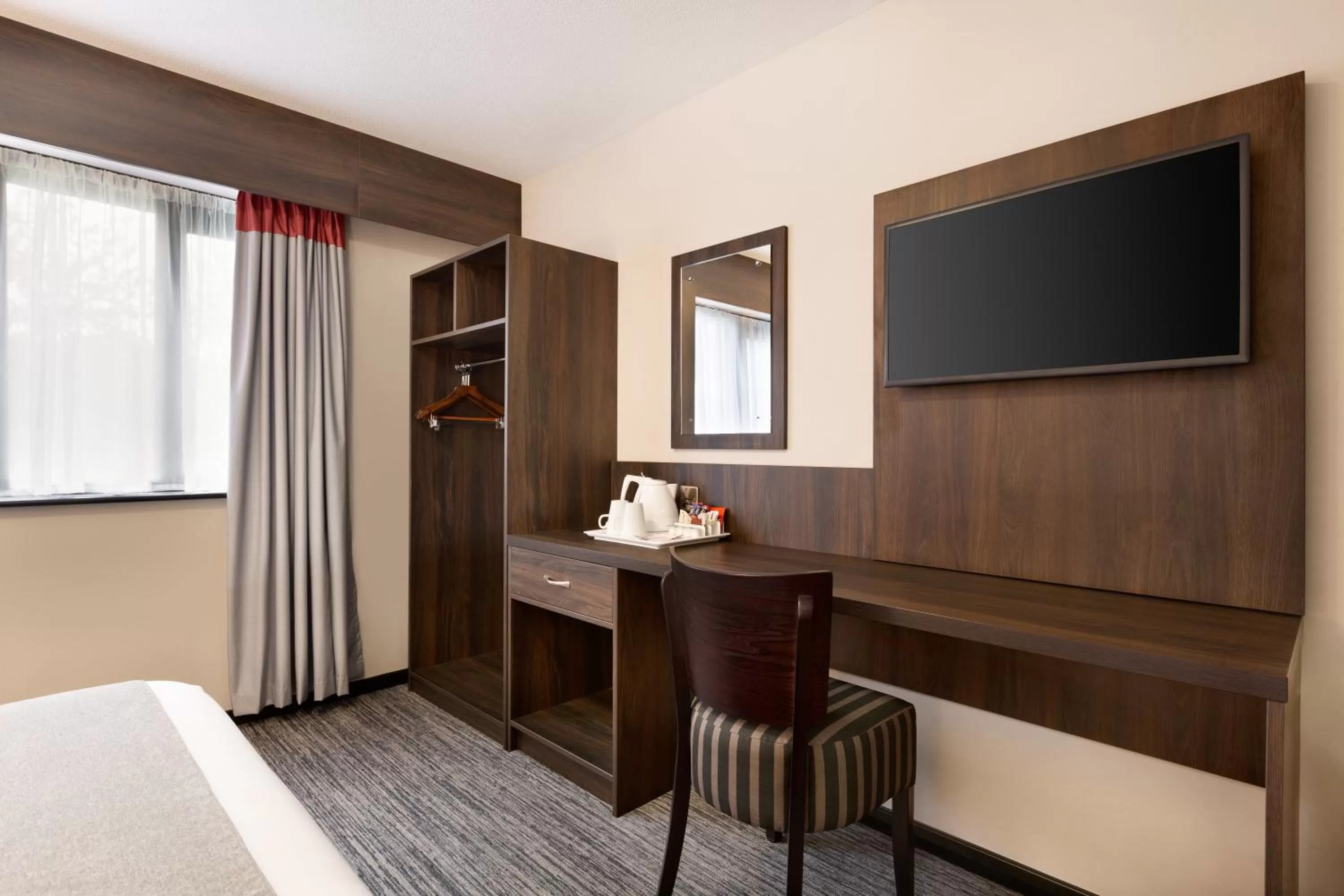 Coffee/tea facilities, Bed in Ramada Bristol West