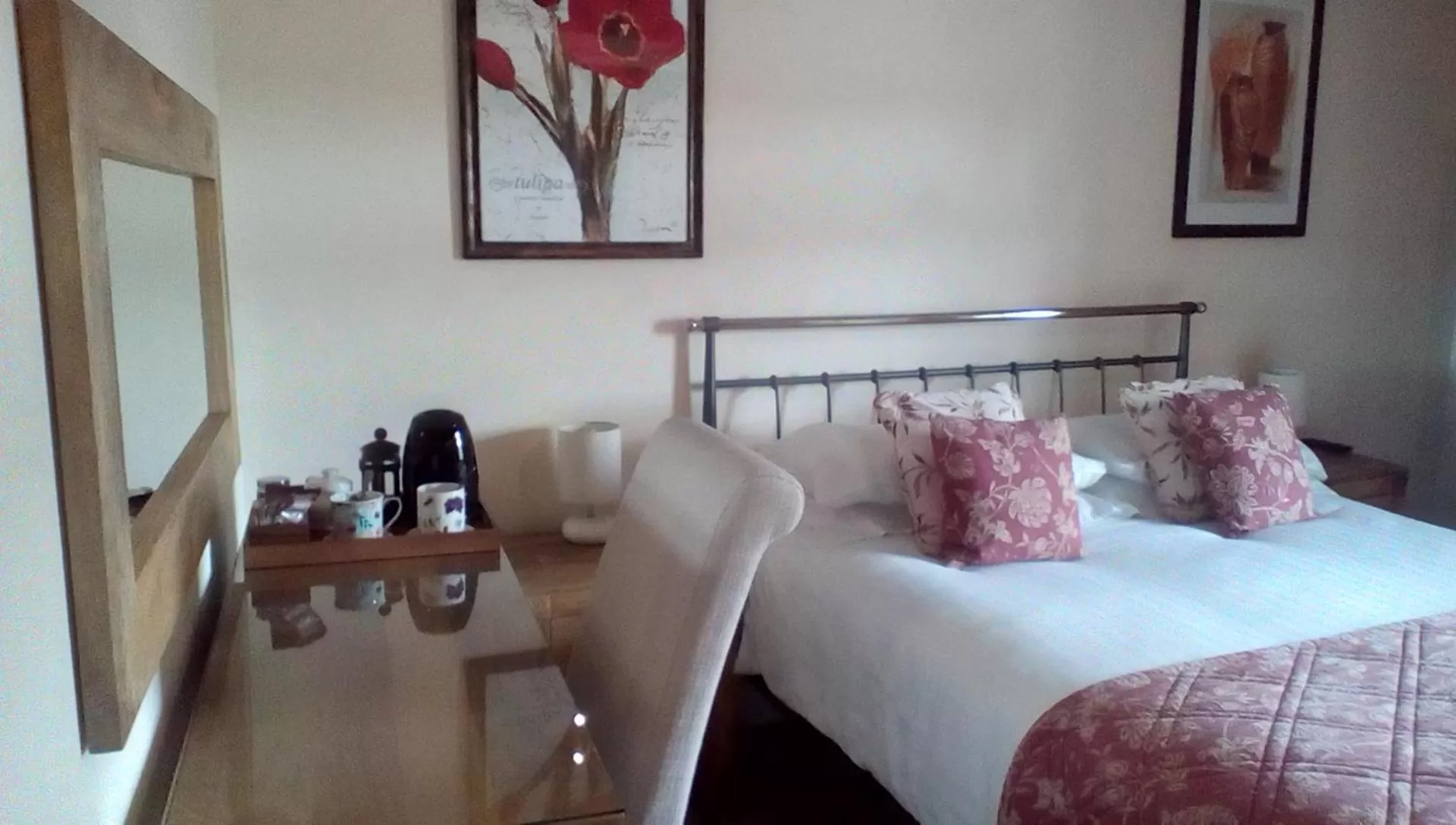 Bedroom, Bed in The Lincolnshire Poacher Inn