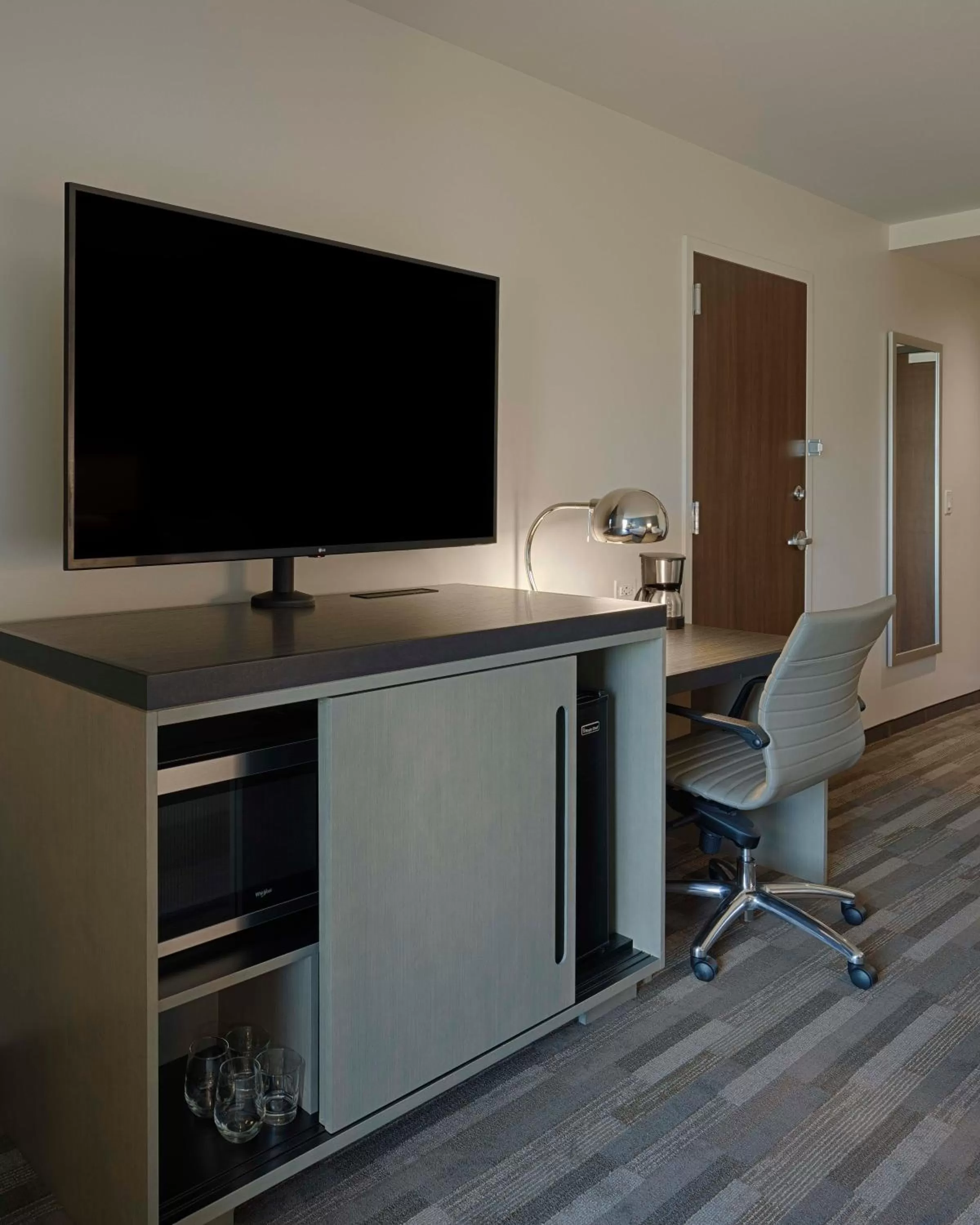 TV and multimedia in Hyatt House Columbus OSU Short North