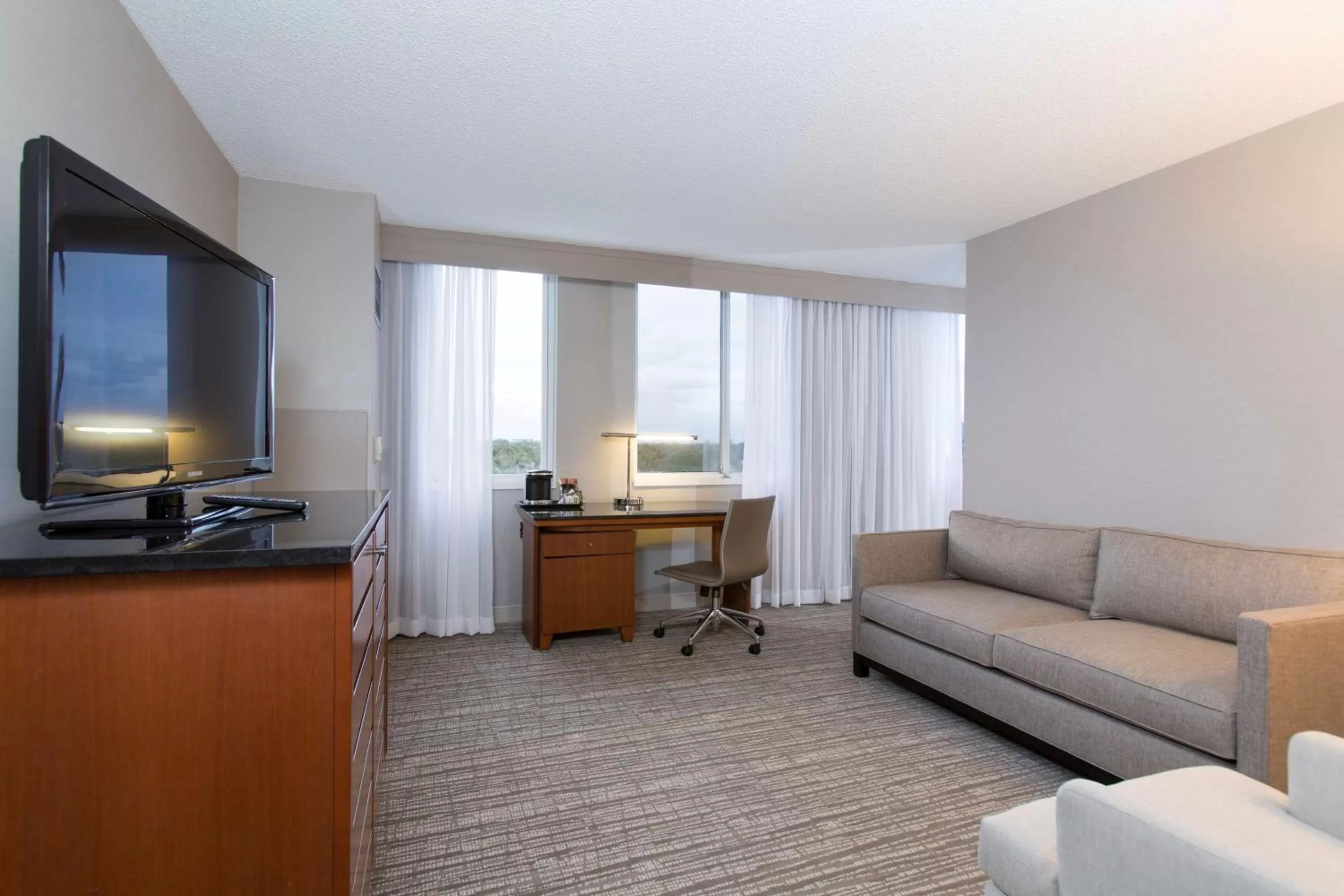 Bed in DoubleTree by Hilton Hotel Deerfield Beach Boca Raton