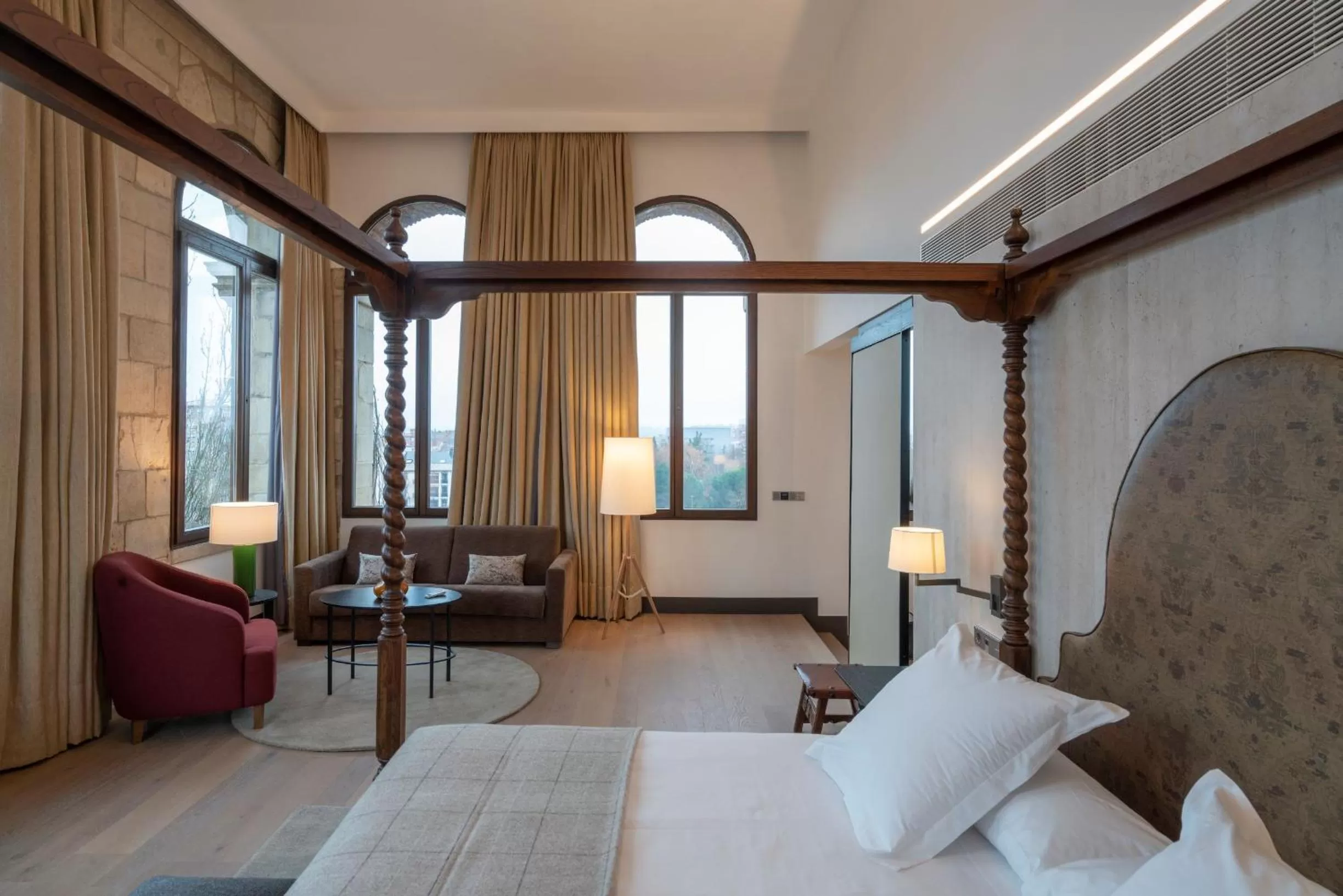 Photo of the whole room, Bed in Parador de Turismo de León