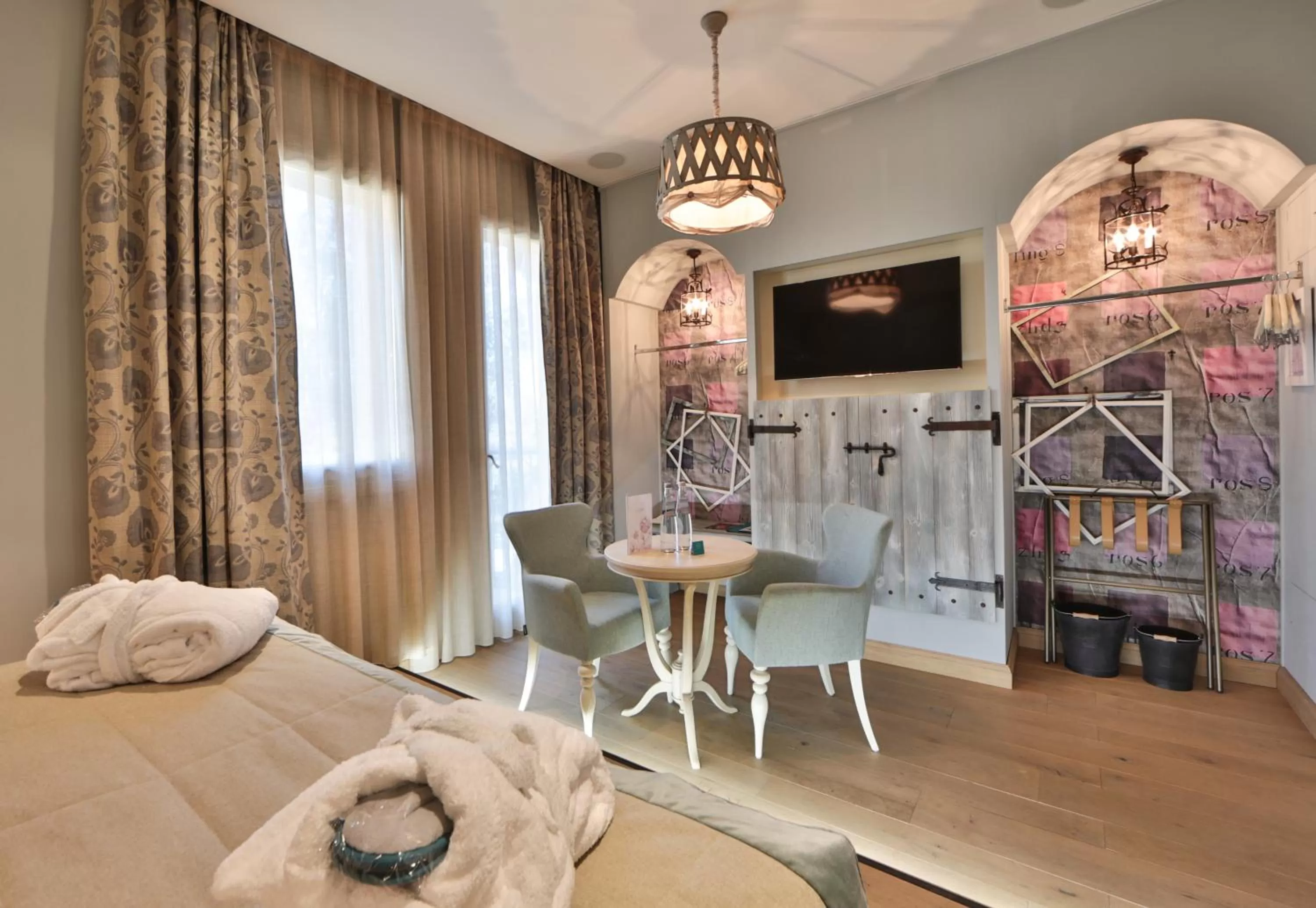 Decorative detail, Bed in Ville Sull'Arno