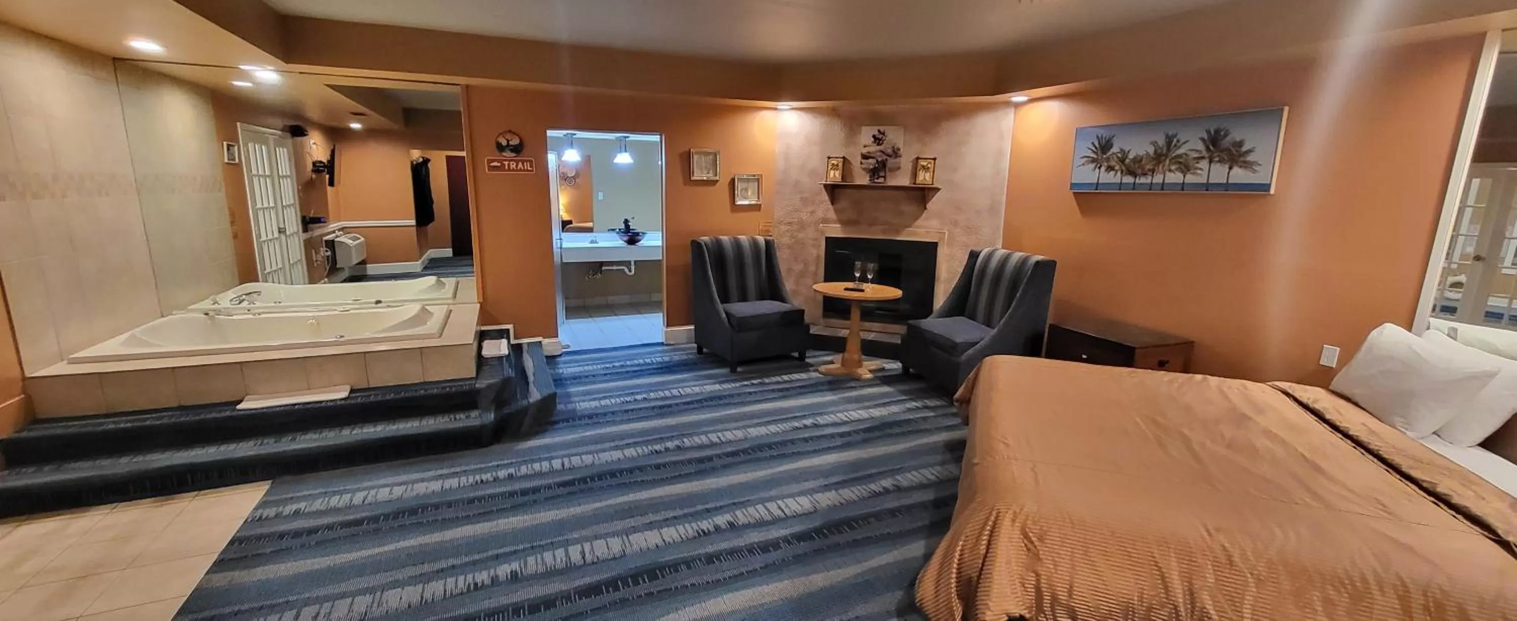 Living room, Bed in Inn of the Dove Harrisburg-Hershey Romantic Suites