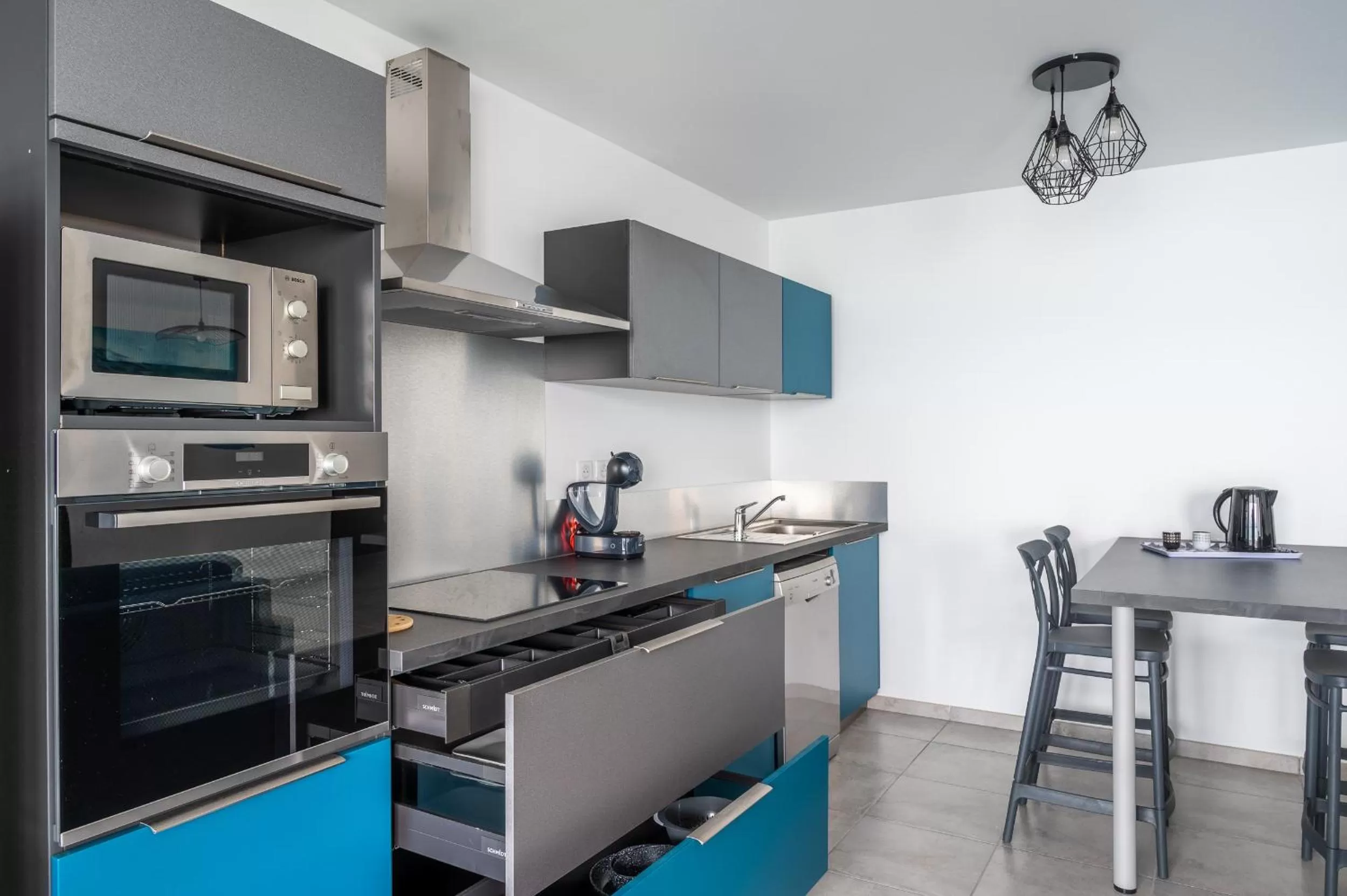 Coffee/tea facilities, Kitchen/Kitchenette in Résidence Hôtelière Poséidon Caraïbes