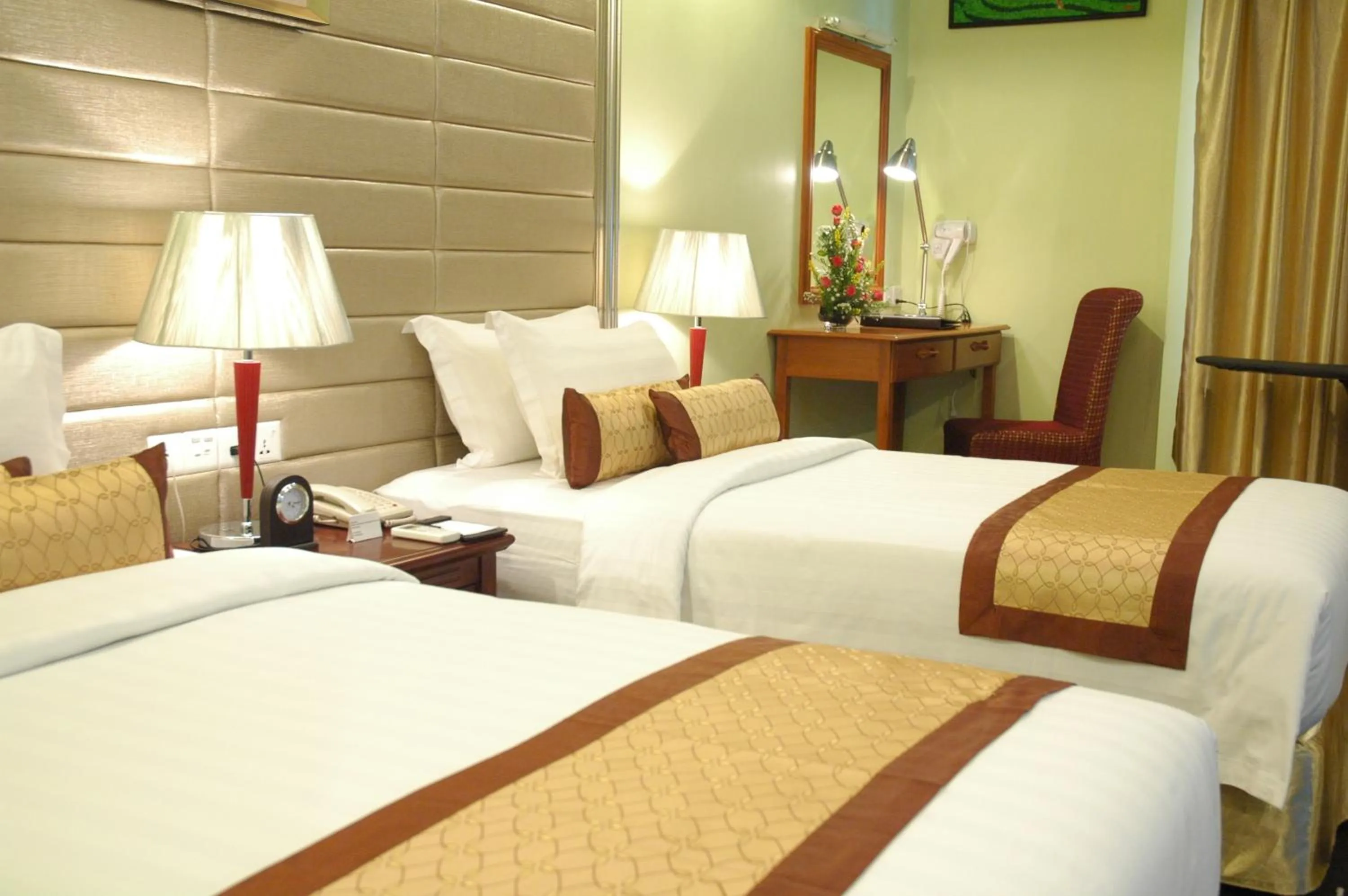 Bed in Best Western Green Hill Hotel