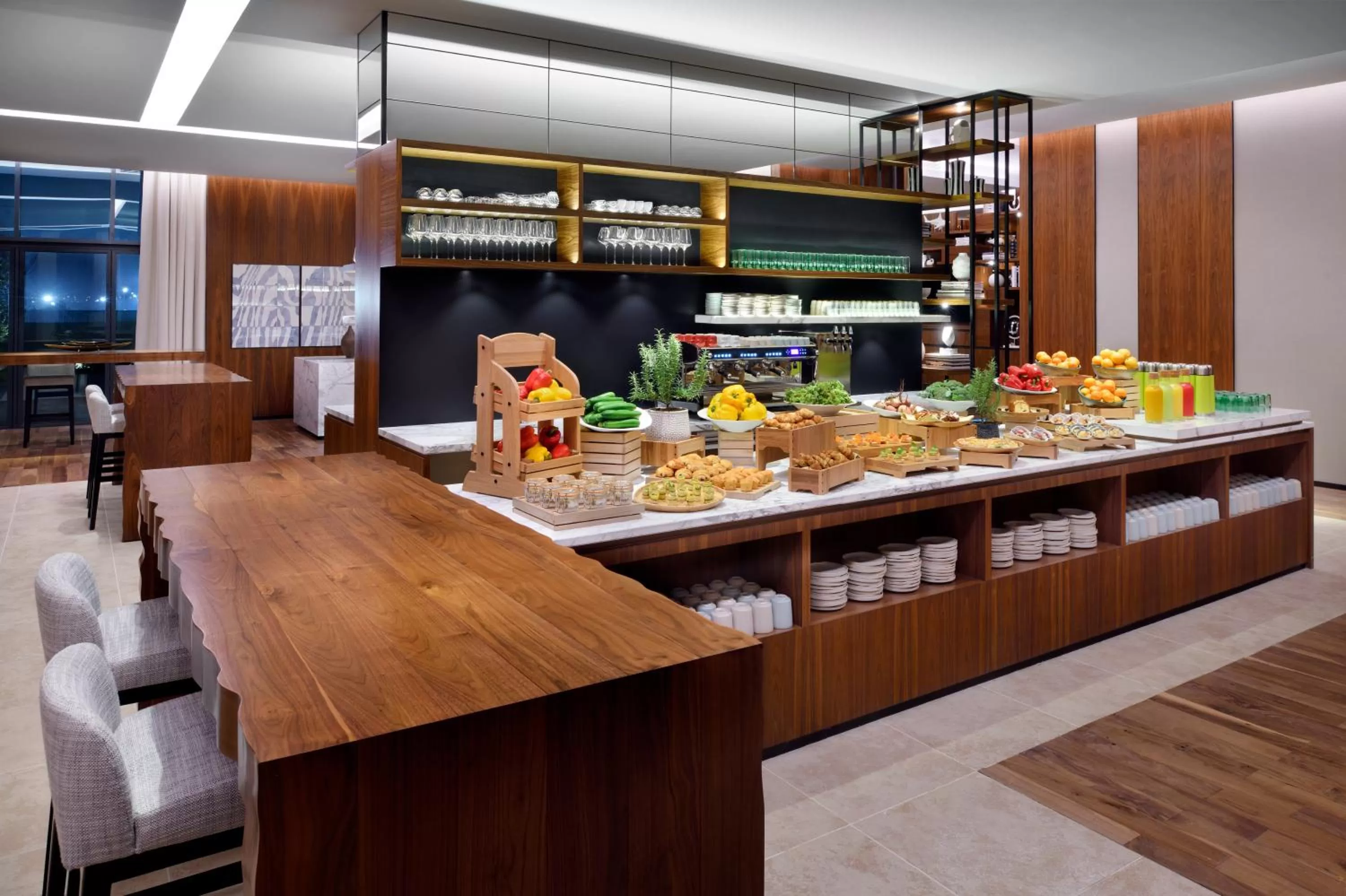 Restaurant/places to eat in Vida Emirates Hills