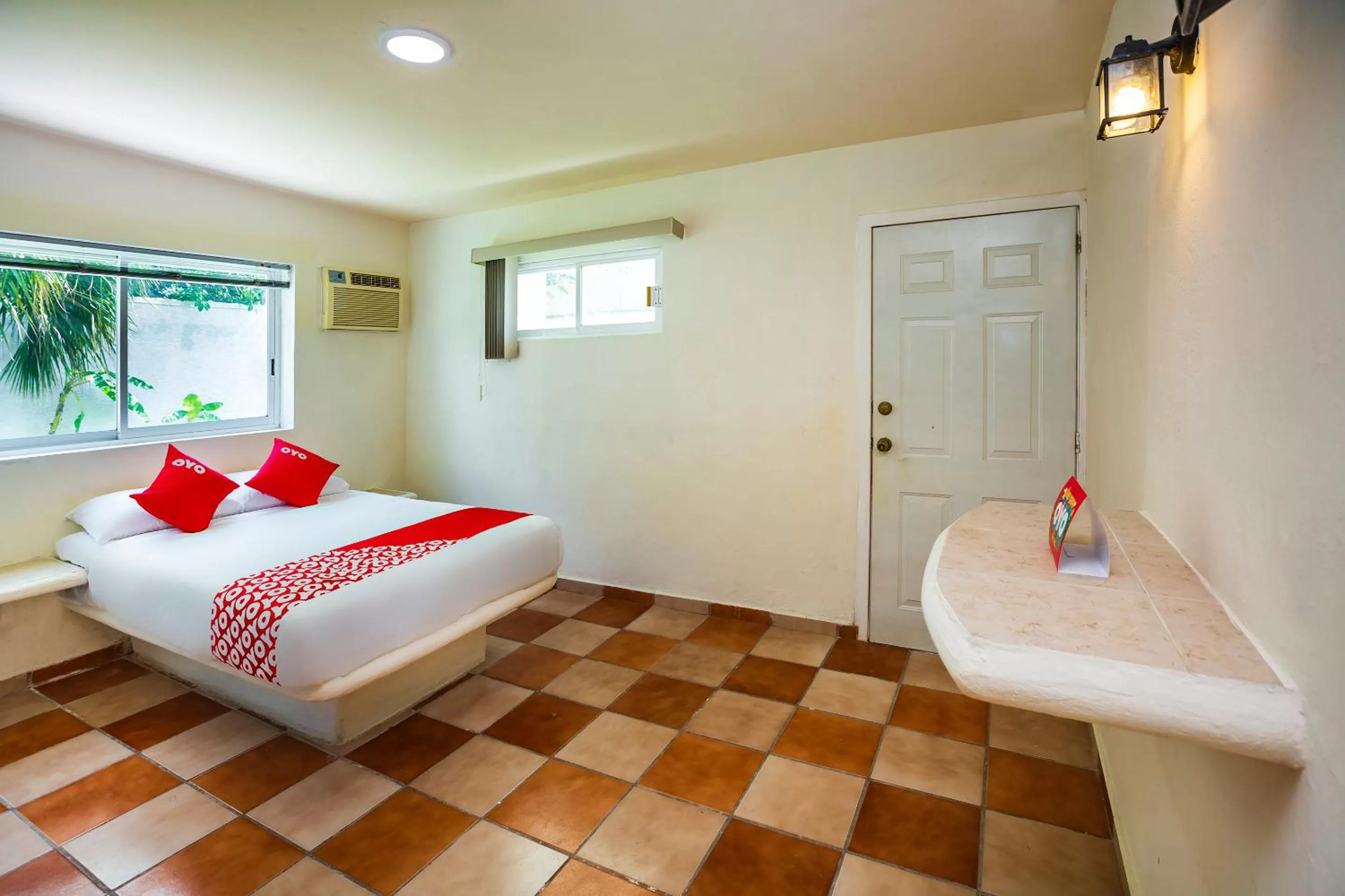 Bedroom in OYO Hotel Dos Mundos,Aeropuerto Internacional de Cozumel