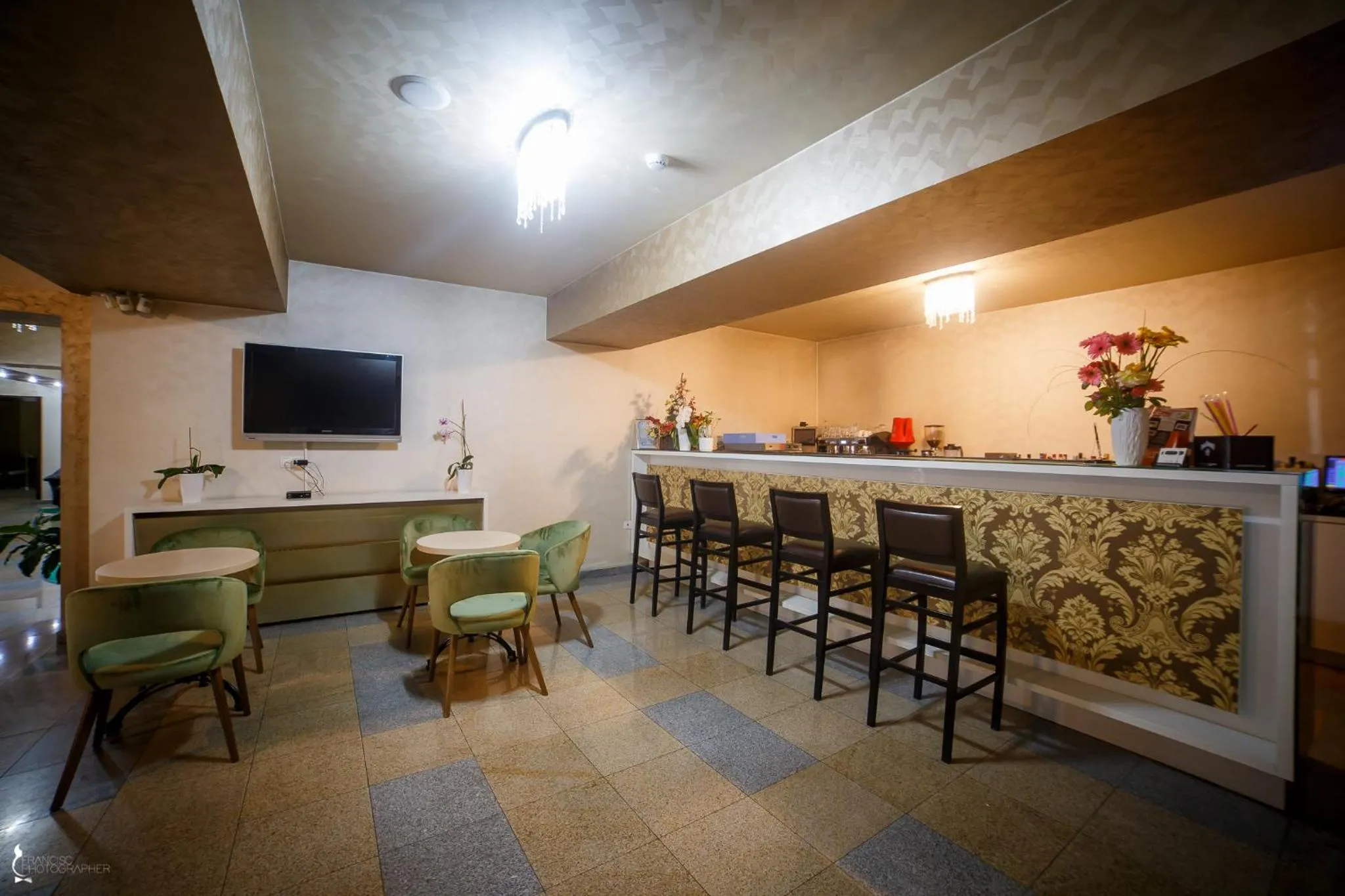 Communal lounge/ TV room in Hotel Ozana