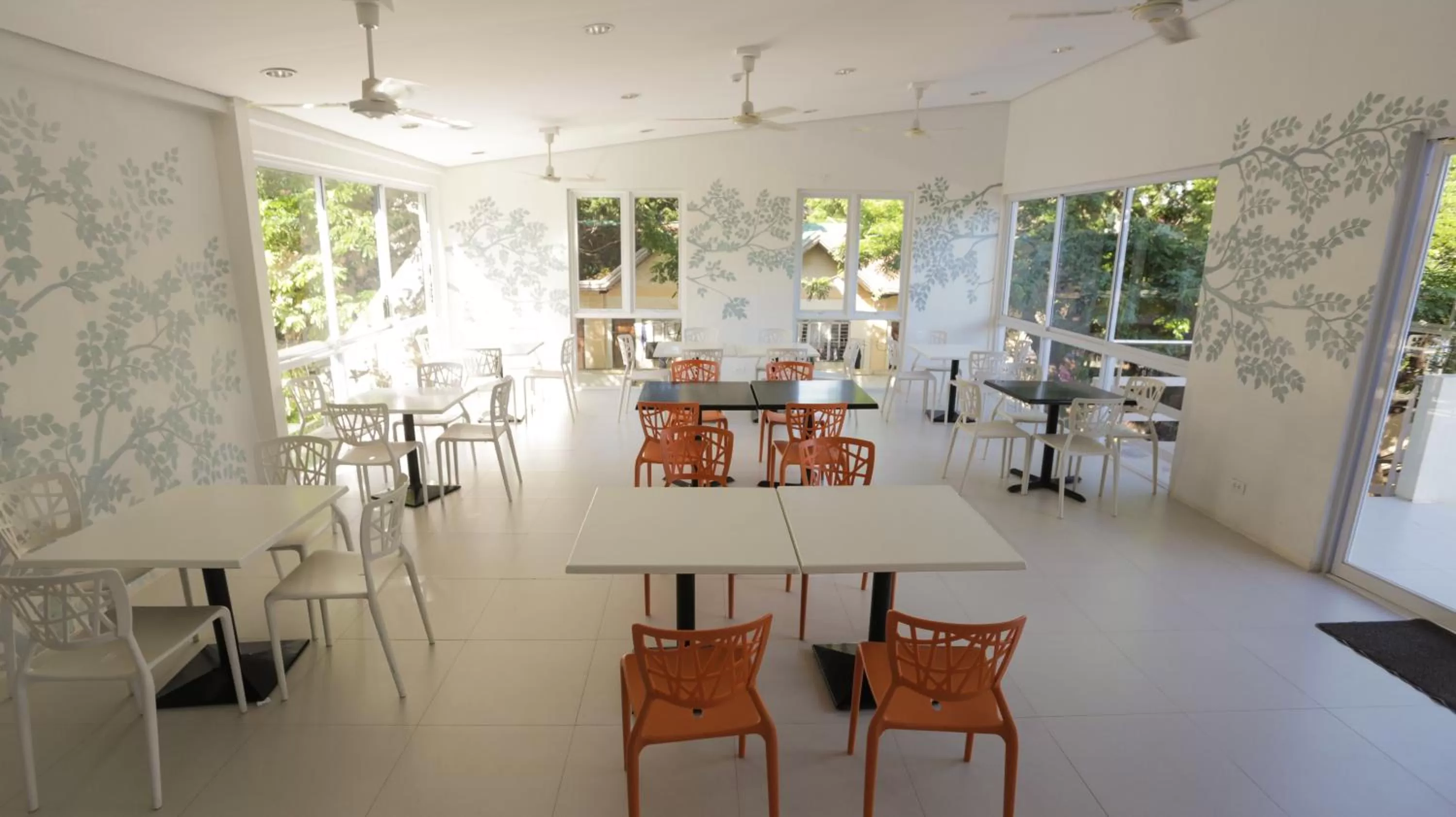 Restaurant/places to eat in Treetop Suites