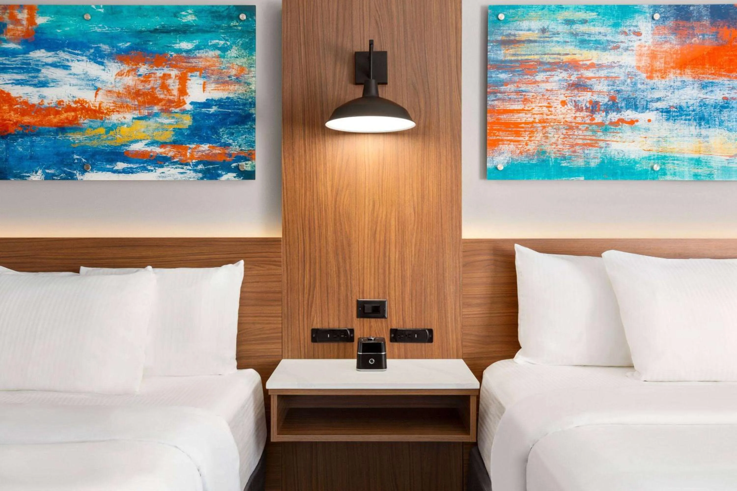 Photo of the whole room, Bed in La Quinta Inn & Suites by Wyndham Mount Laurel Moorestown