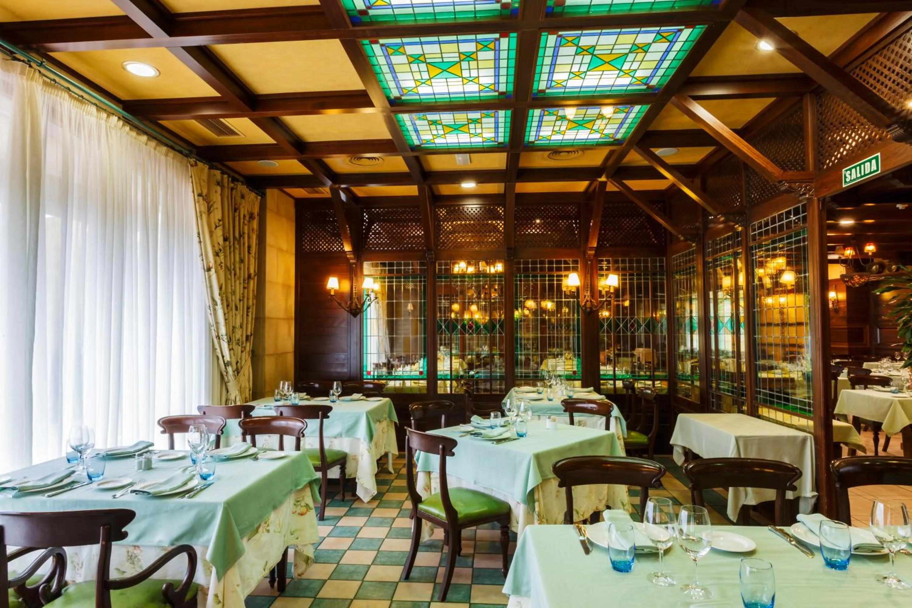 Restaurant/places to eat in Hotel Azofra