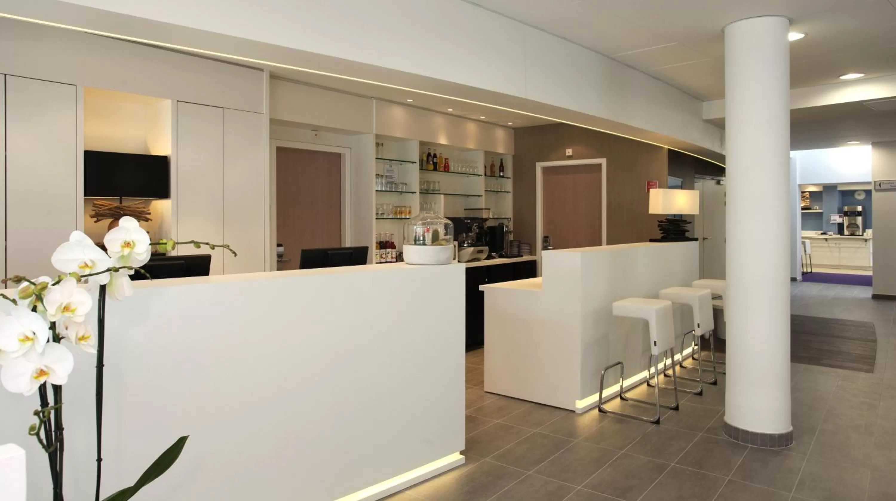Lobby or reception in ibis Styles Quiberon Centre