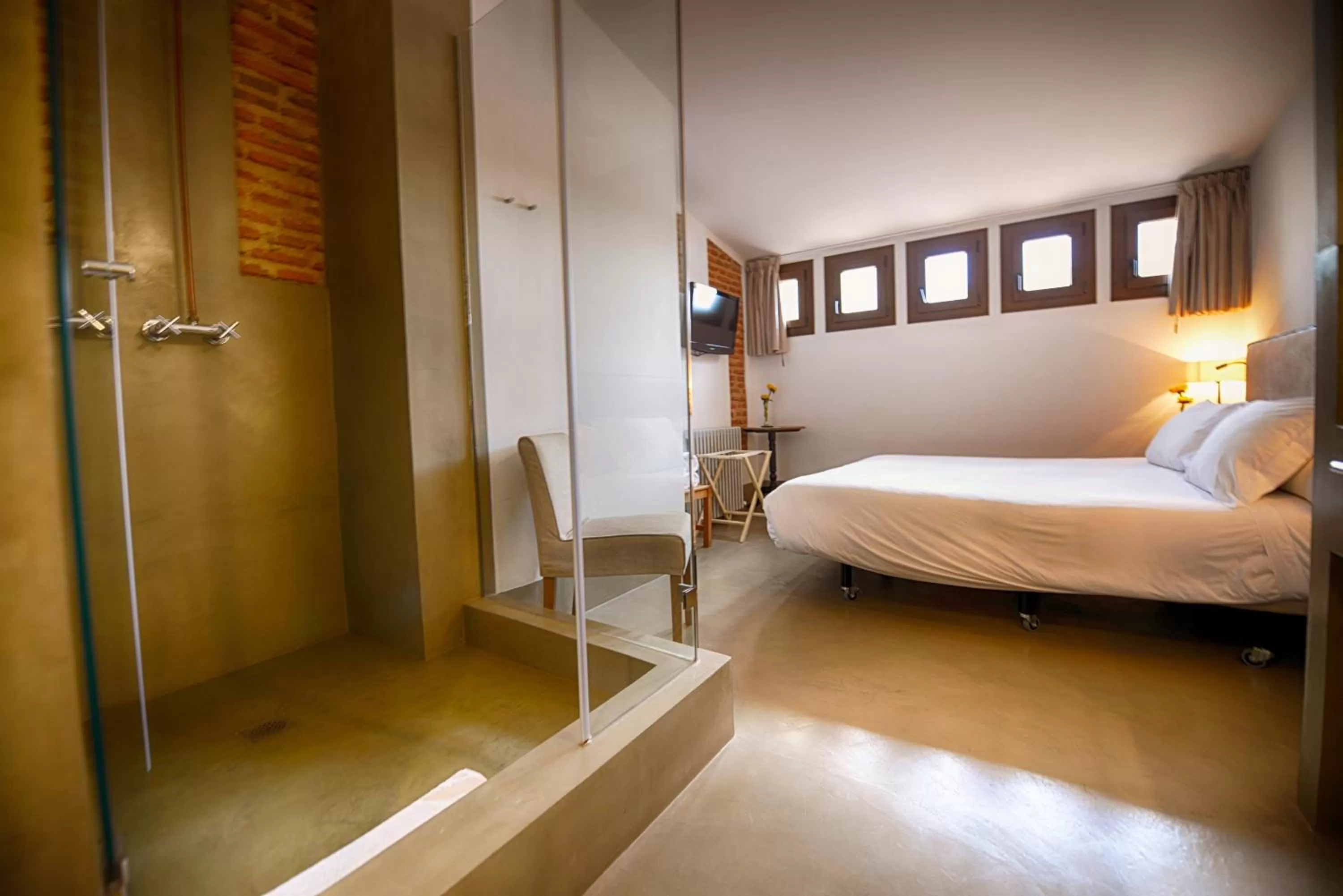 Bedroom, Bed in Palacio Carvajal Girón