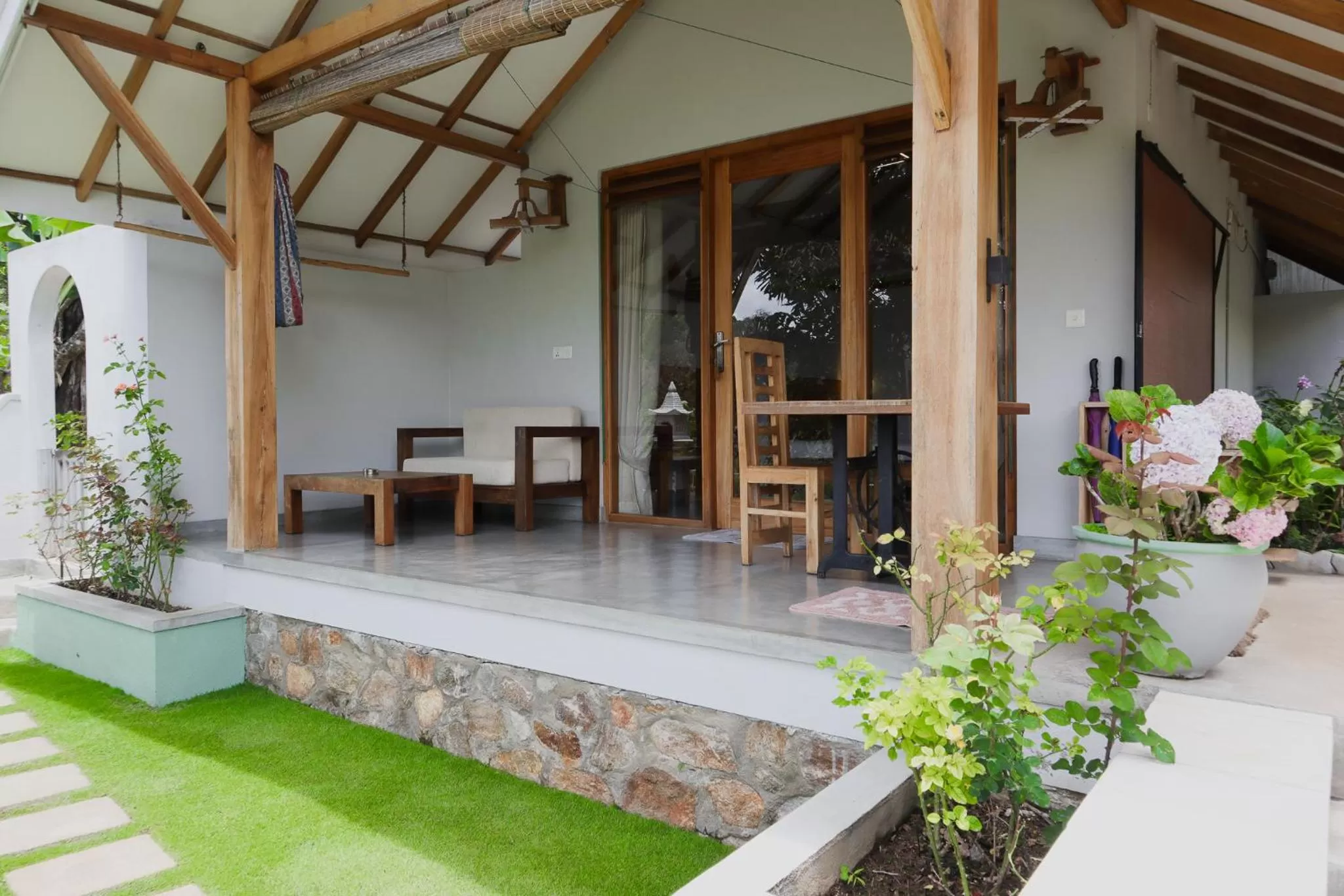 Patio in The One Ella