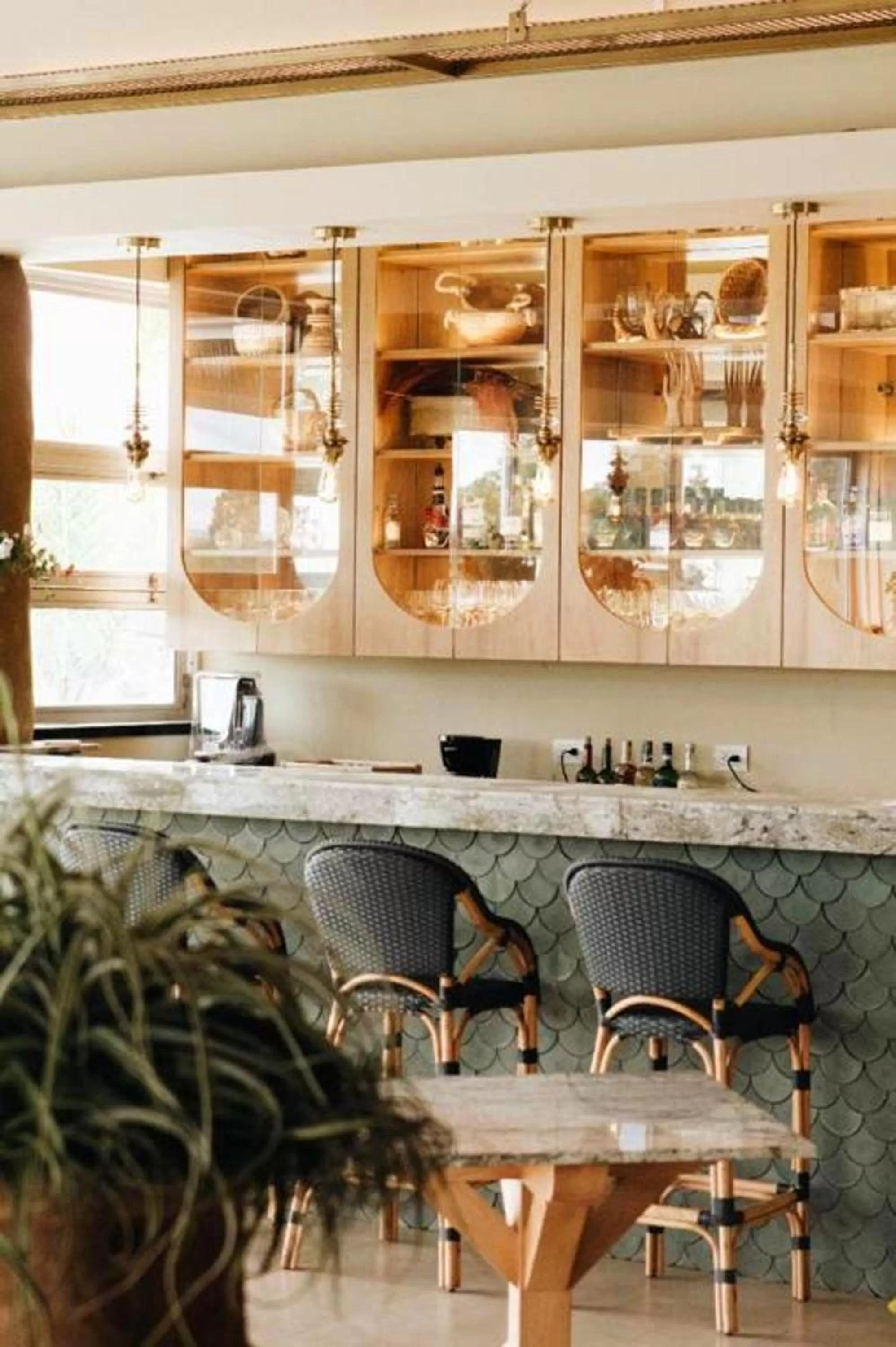 Restaurant/places to eat in Tau House