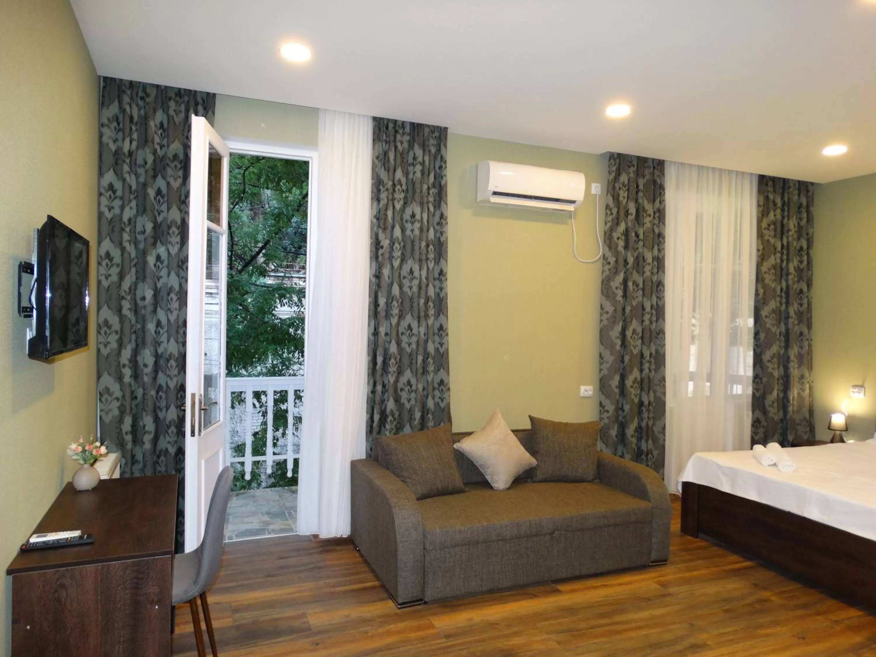 Photo of the whole room, Bed in Hotel Boutique IVERIA