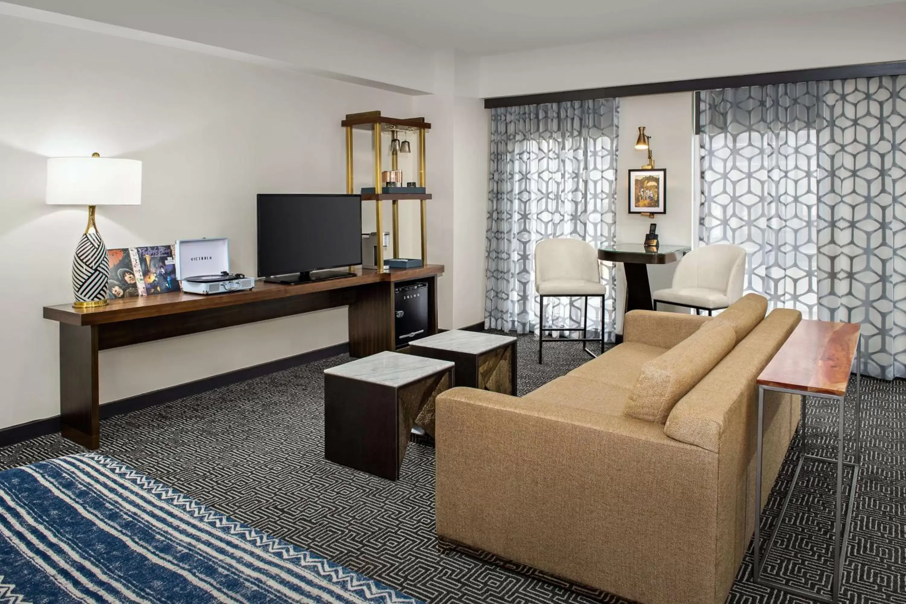 Junior King Suite with Urban View in The Troubadour Hotel New Orleans Junior King Suite with Urban View in The Troubadour Hotel New Orleans