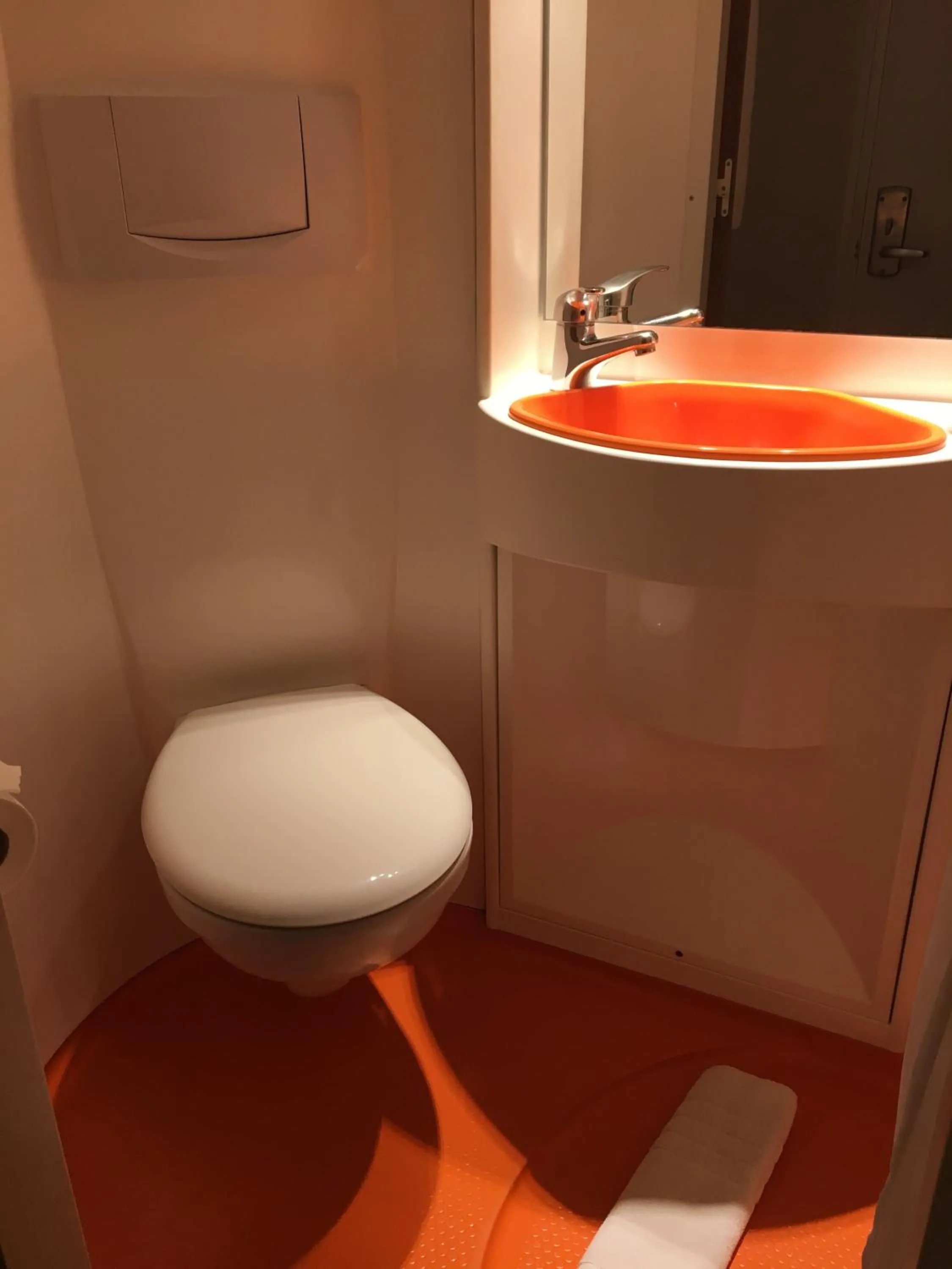 Bathroom in easyHotel South Kensington
