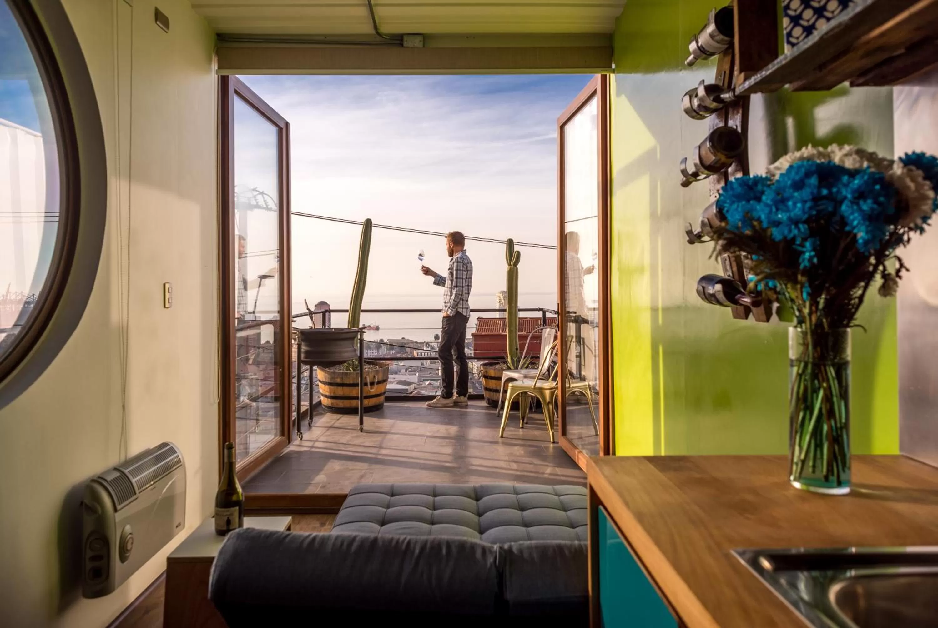 Deluxe Double or Twin Room with Sea View in Hotel Winebox Valparaiso