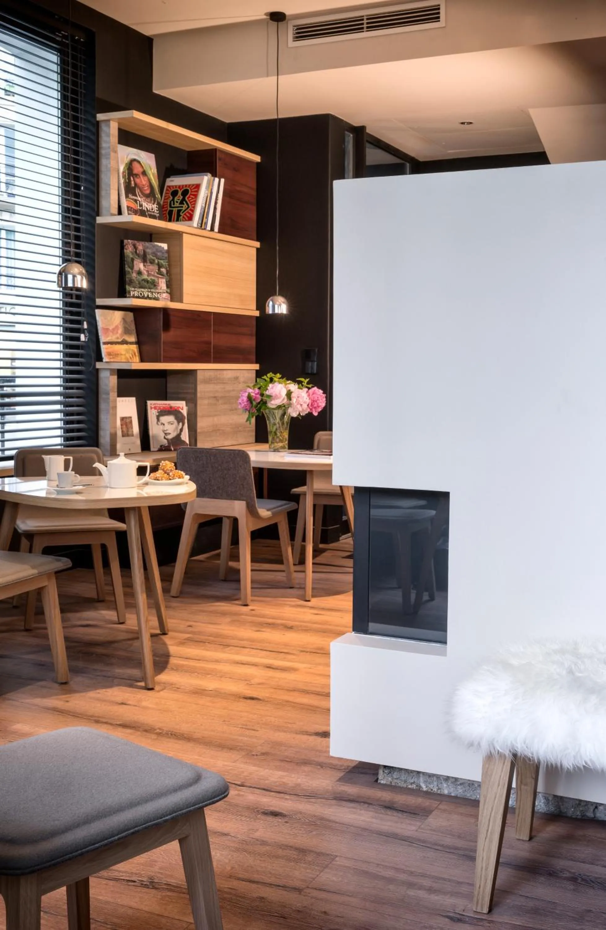 Restaurant/places to eat in Hotel Max