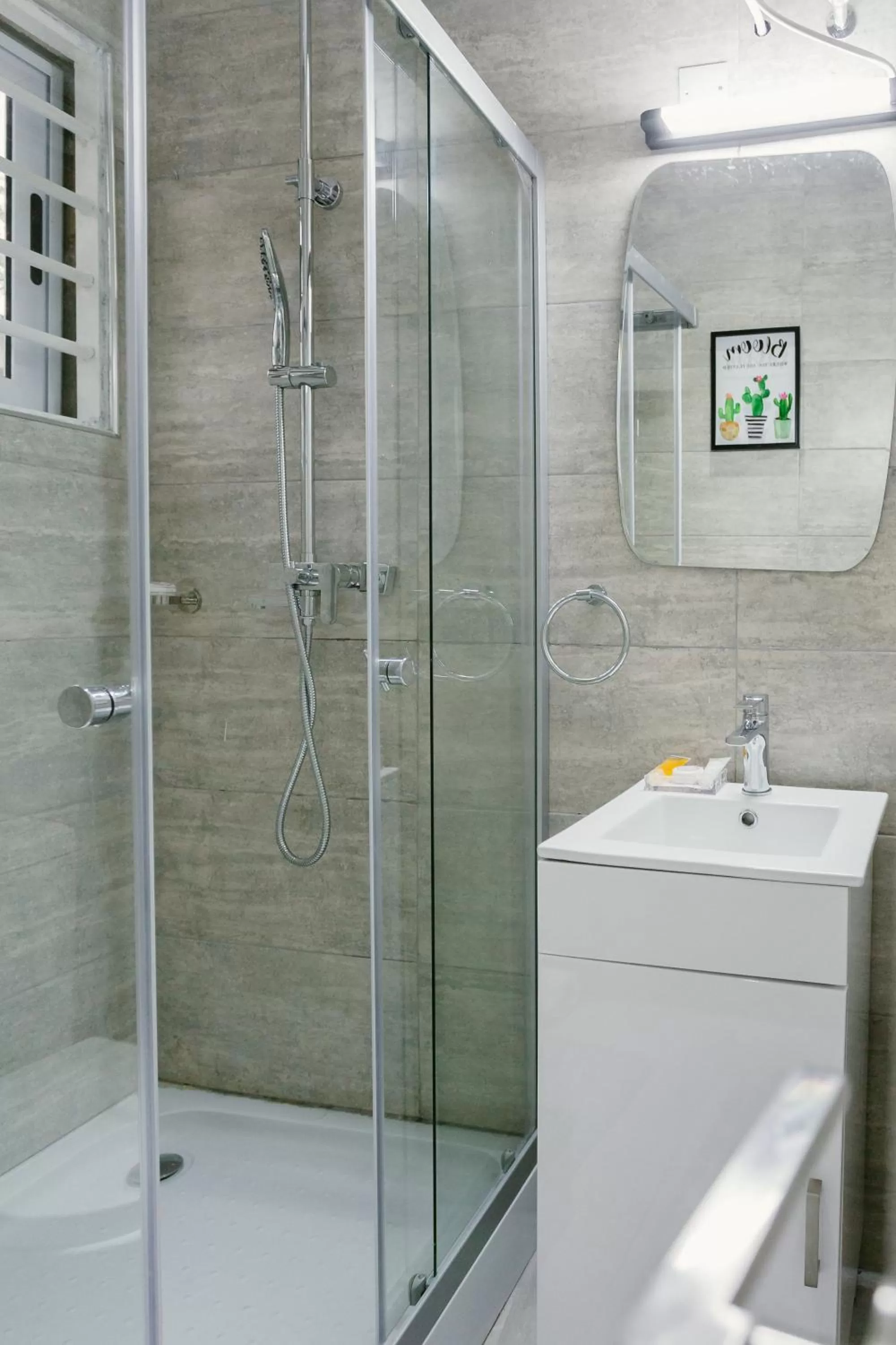 Shower, Bathroom in The Avery Suites, East Legon