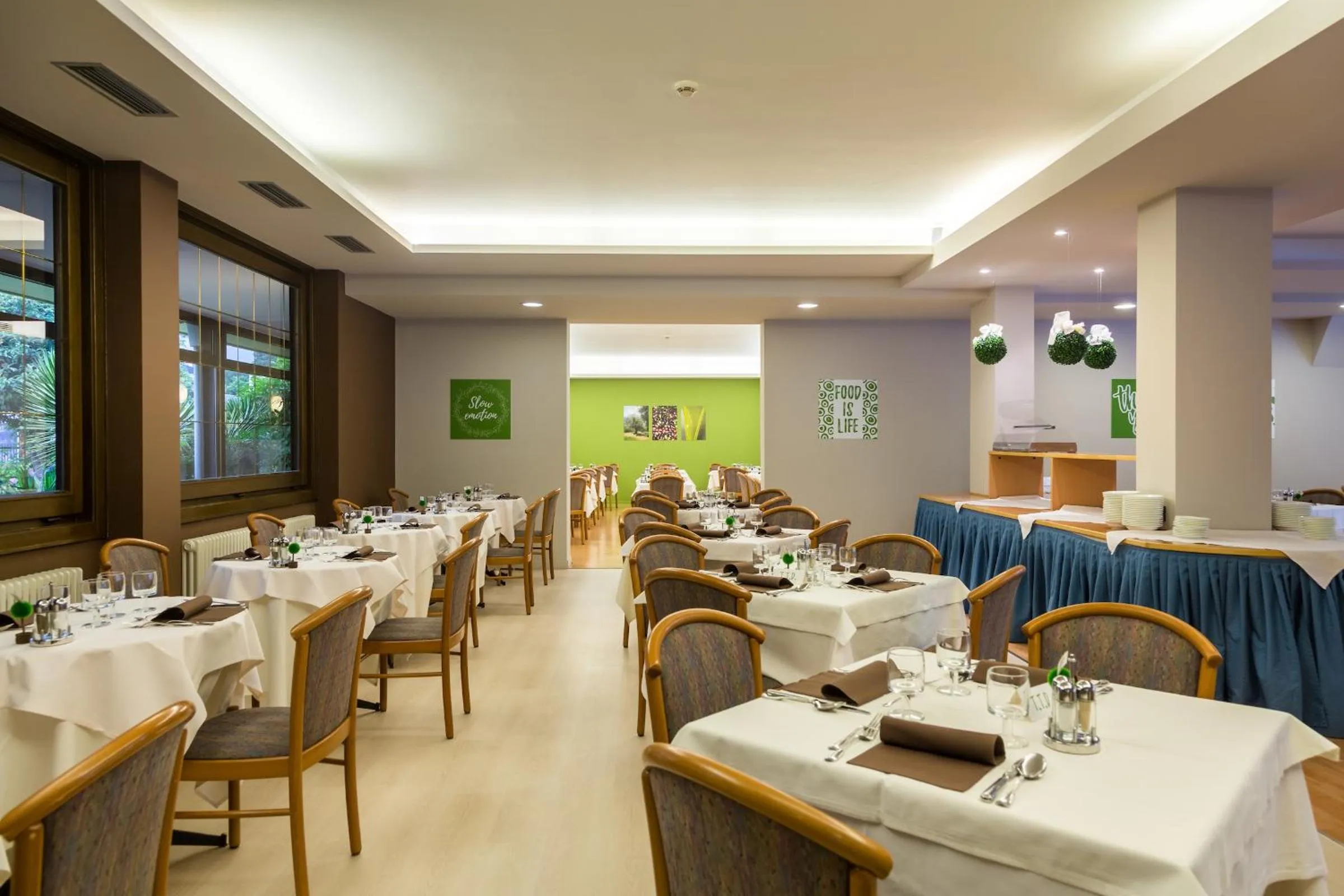 Restaurant/places to eat in Brione Green Resort