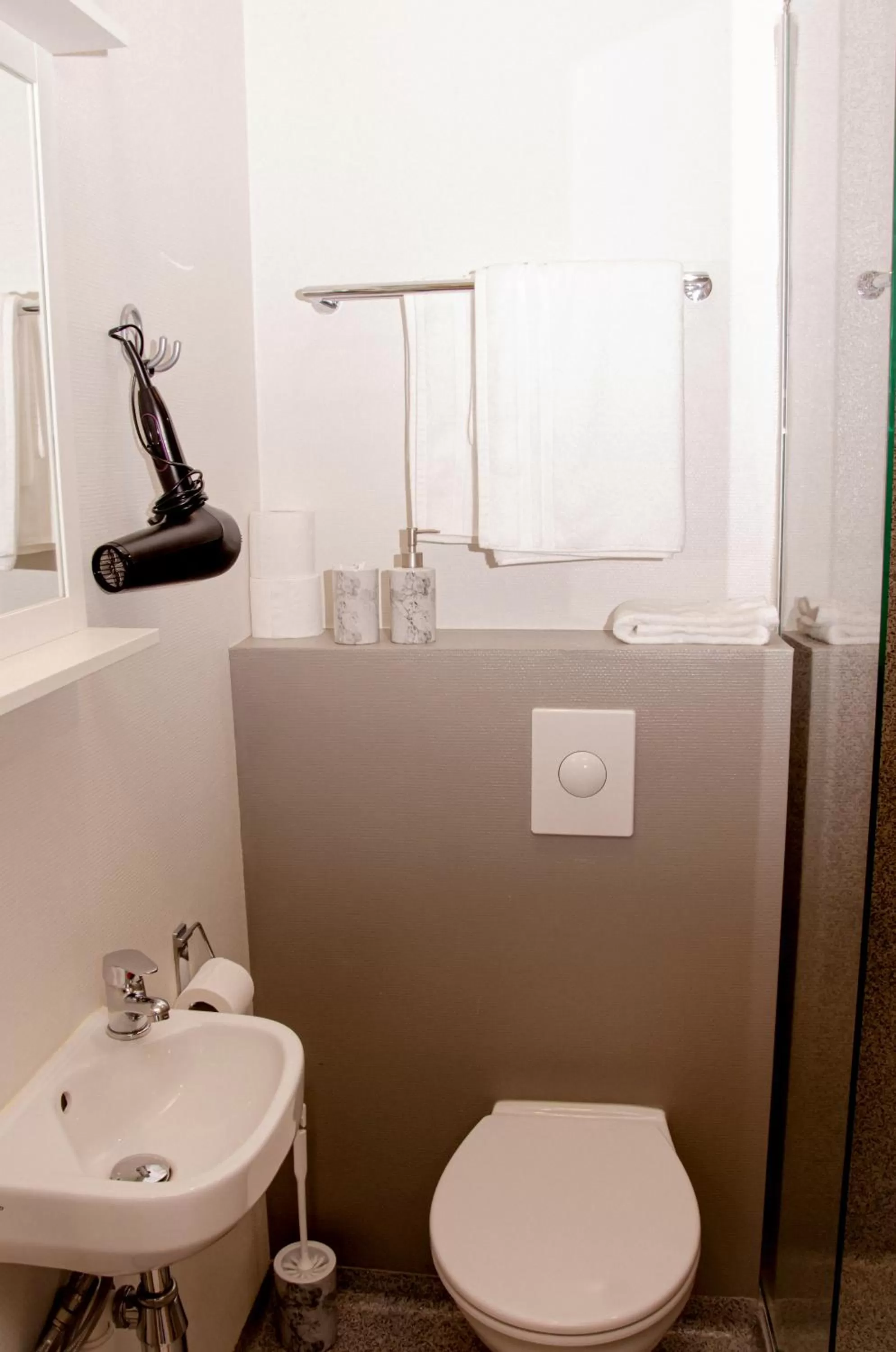 Toilet in B&B Guesthouse - Bed and Breakfast Keflavik Centre