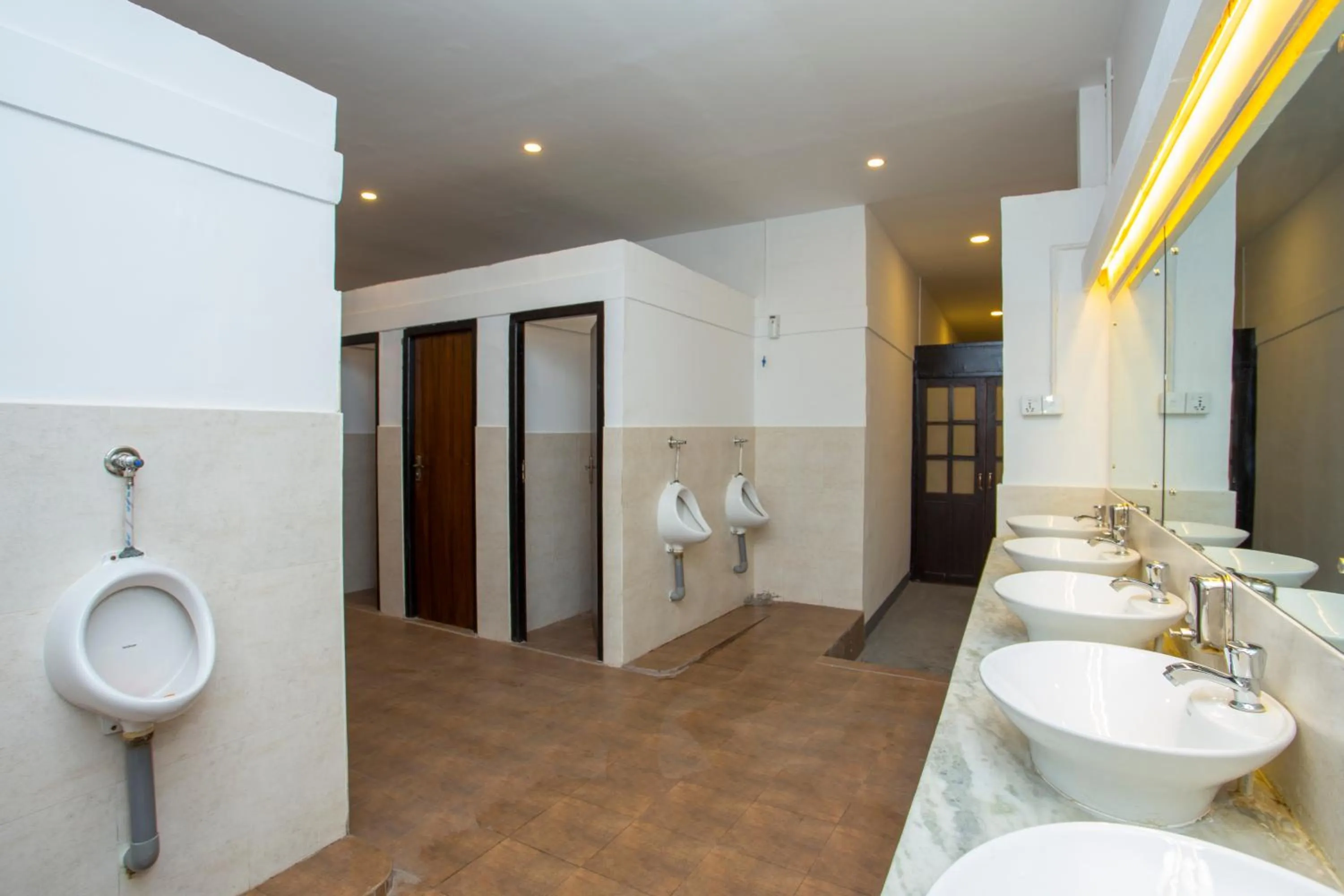 Toilet in Yakety Yak Hostel