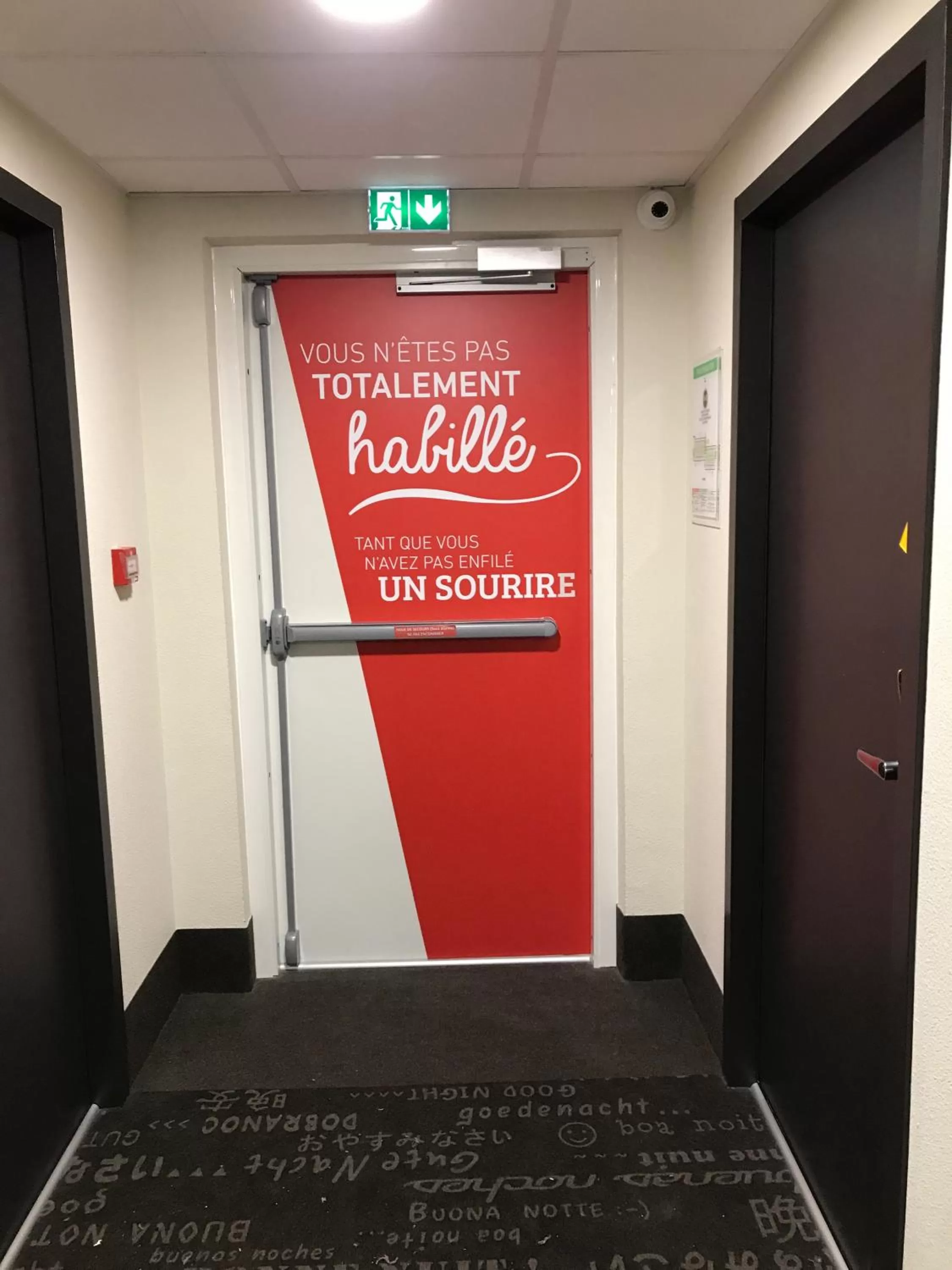 Decorative detail in B&B HOTEL Valence TGV Romans