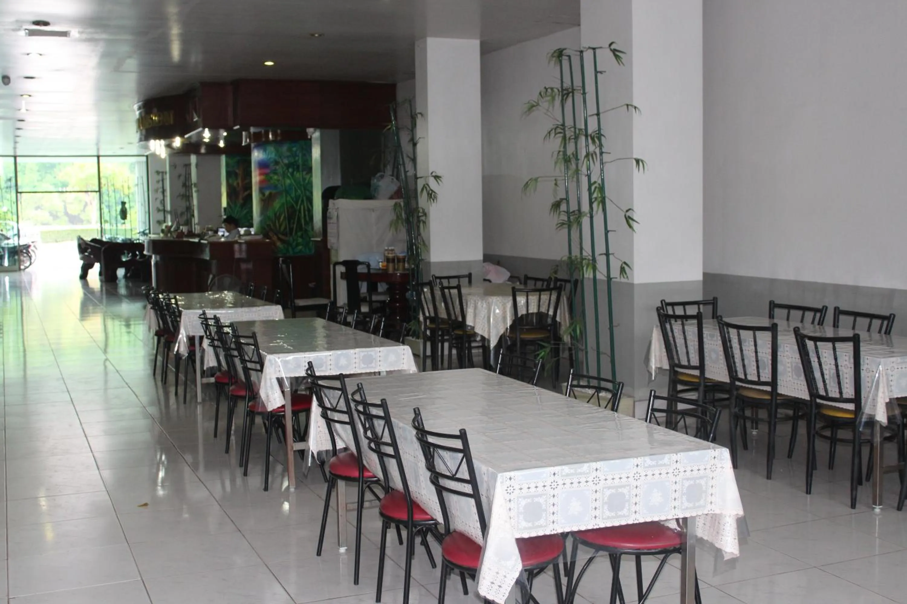 Restaurant/places to eat in Grand Mansion Hotel