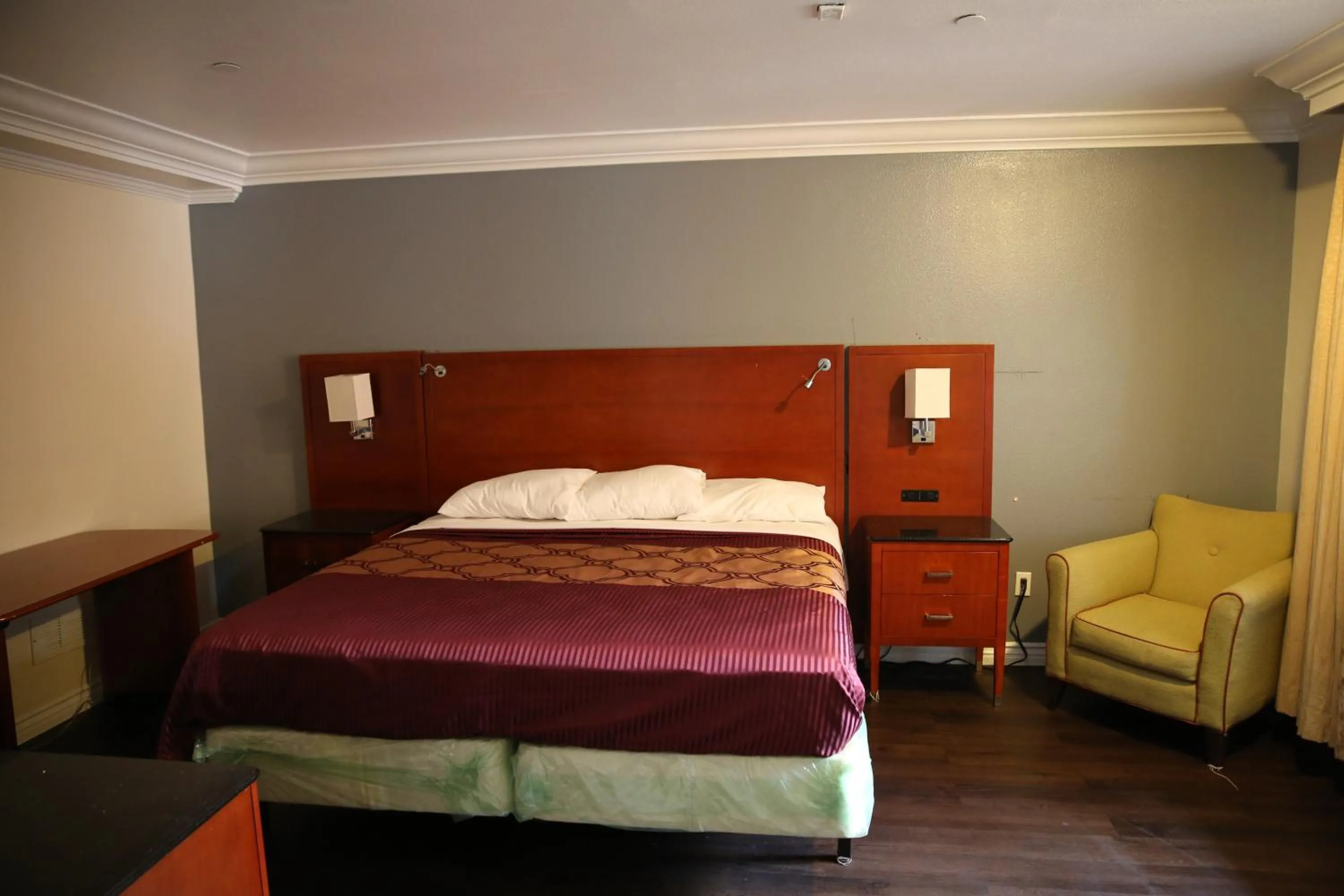 Chateau Inn & Suites