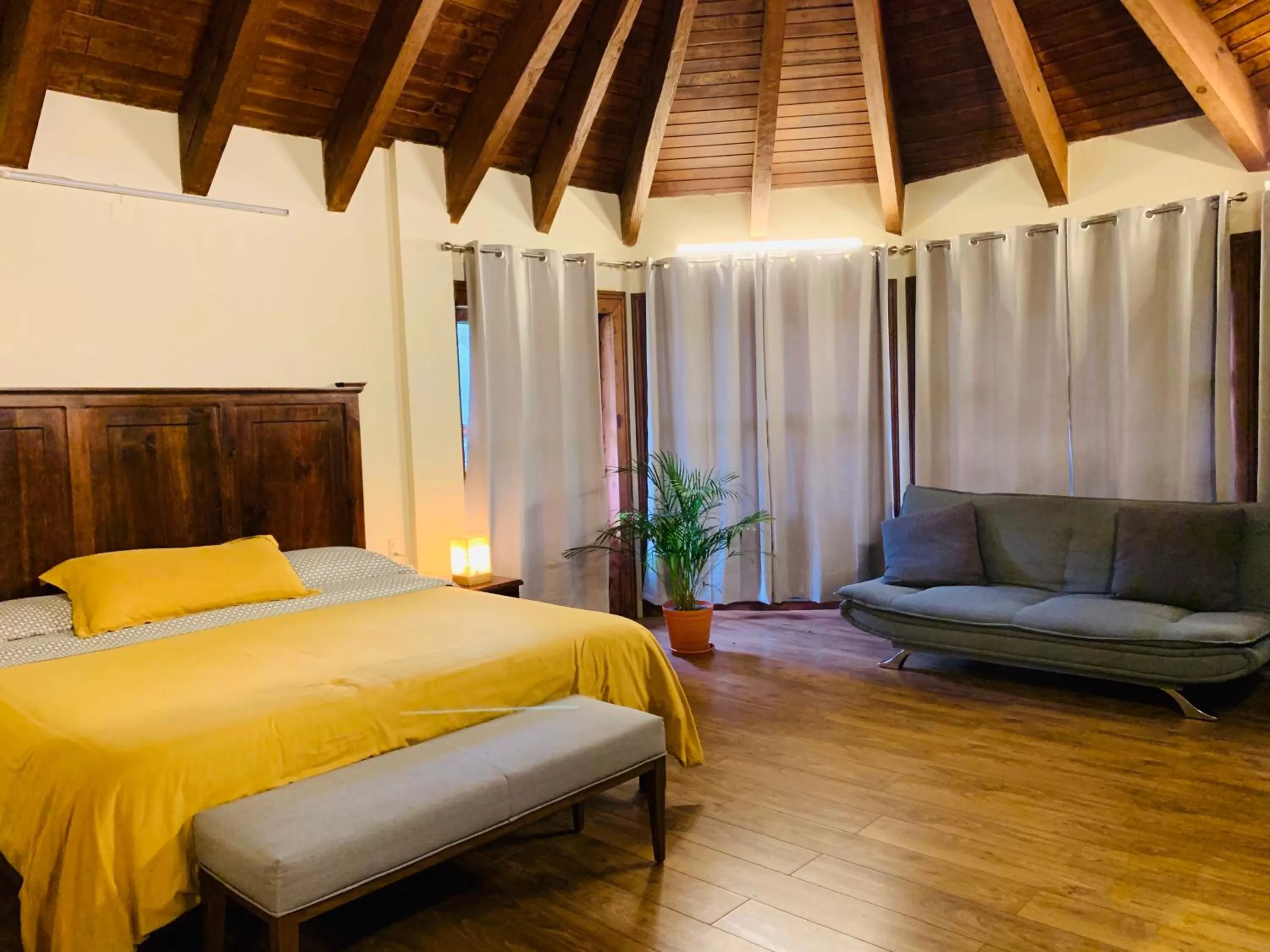 Bed in CORTIJO LA CASONA & Bungalow al Pie de la Montaña