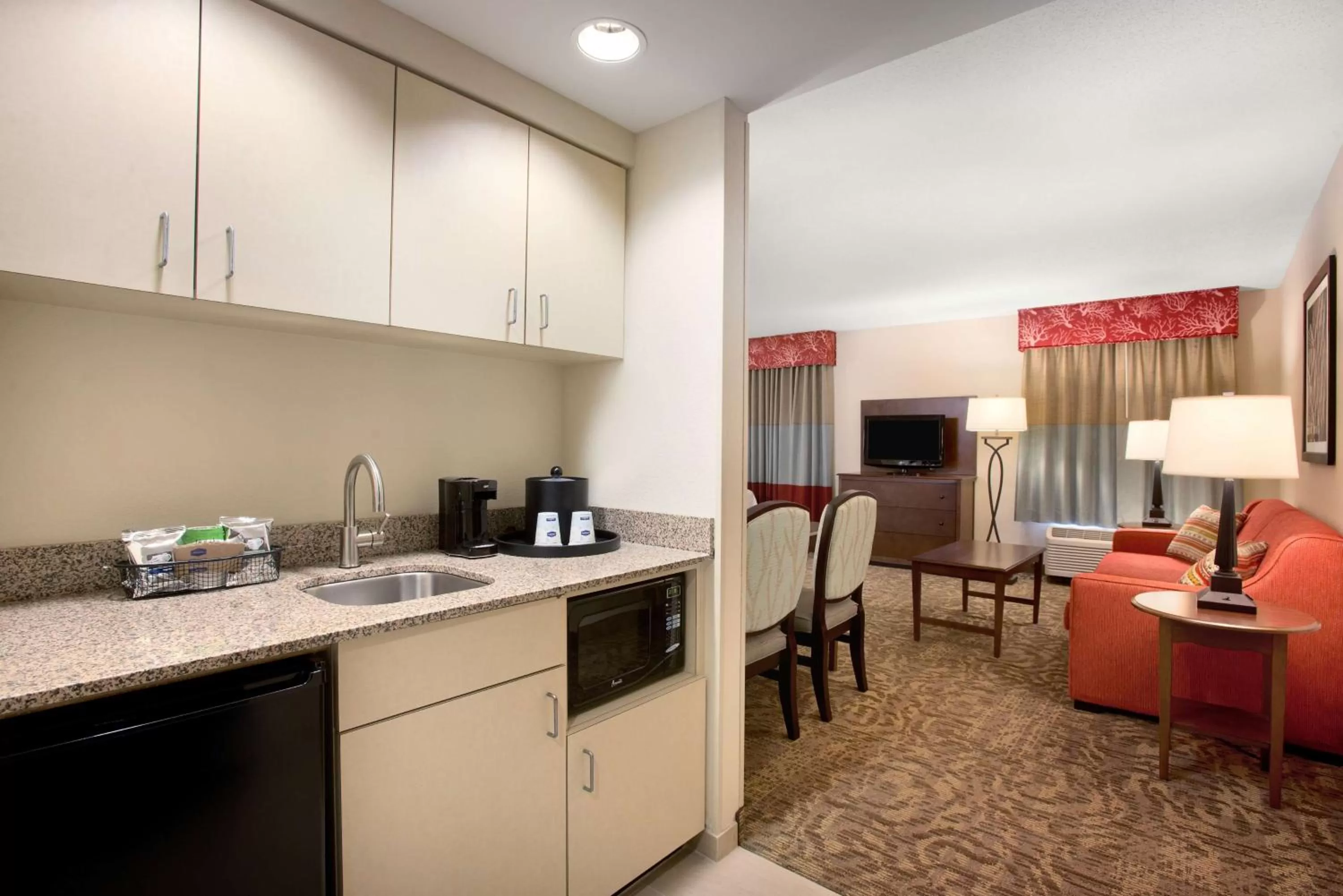 Kitchen or kitchenette in Hampton Inn & Suites Outer Banks/Corolla