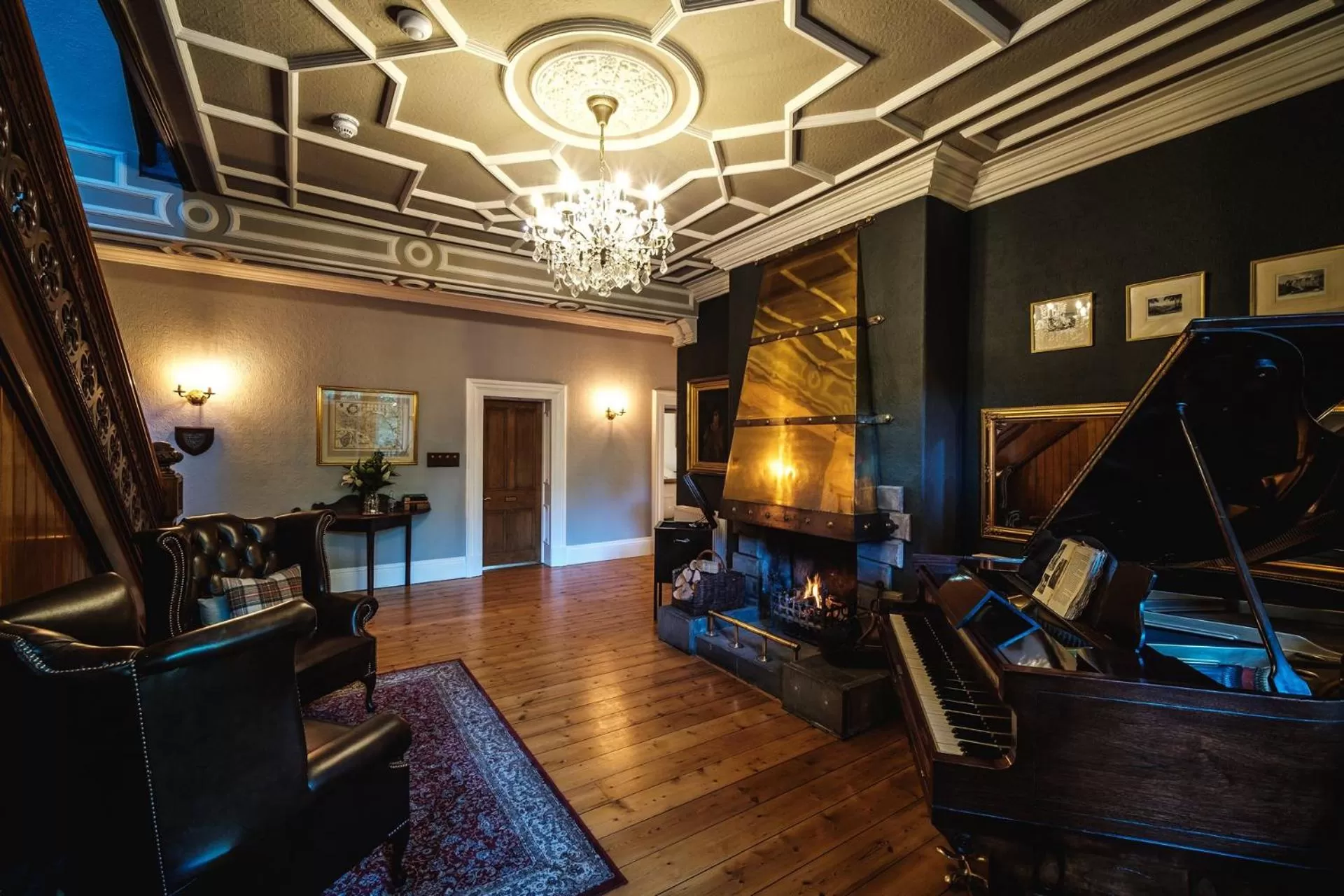 Seating Area in West Layton Manor