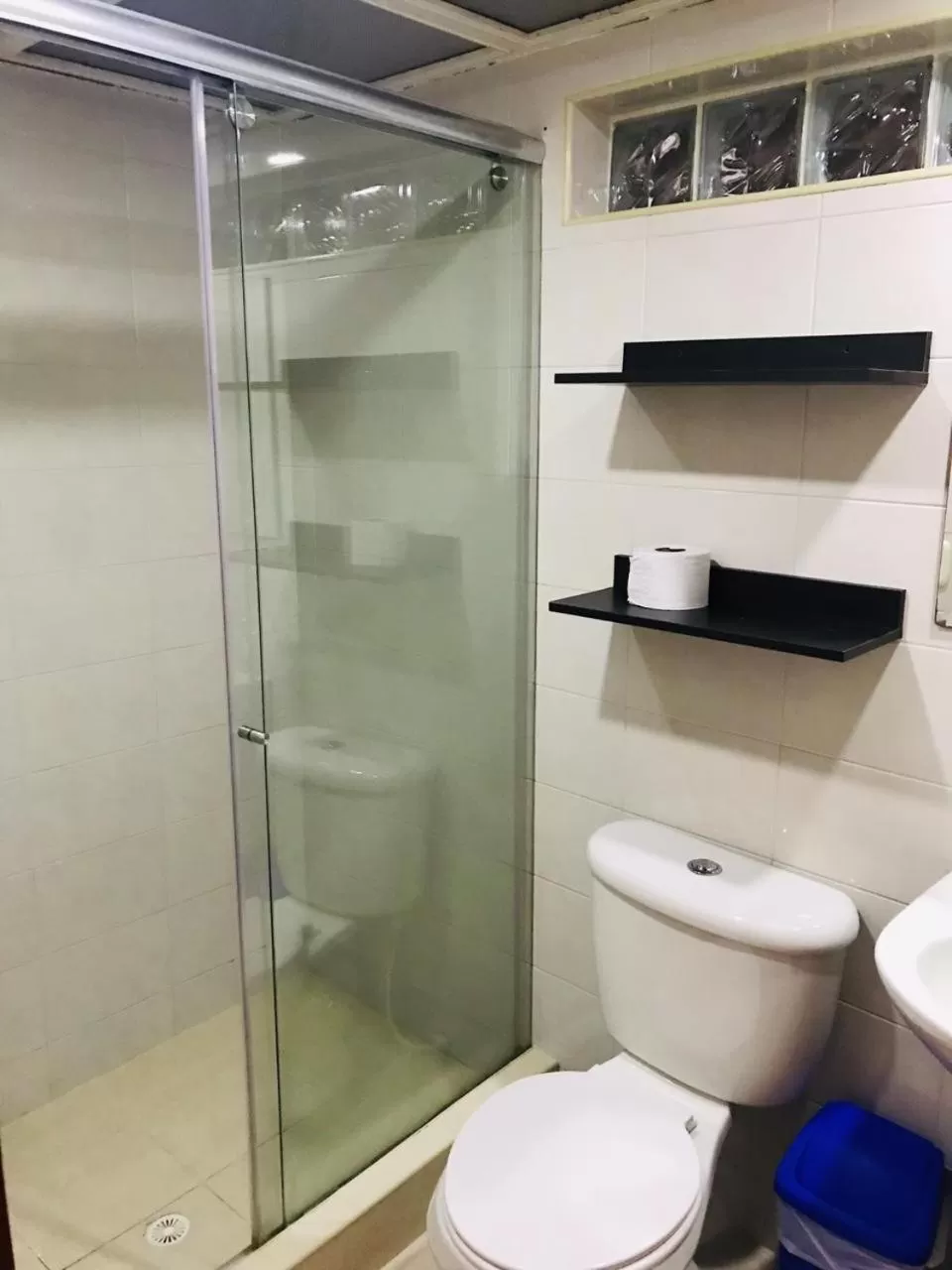 Shower, Bathroom in Casa Prada Bed & Breakfast