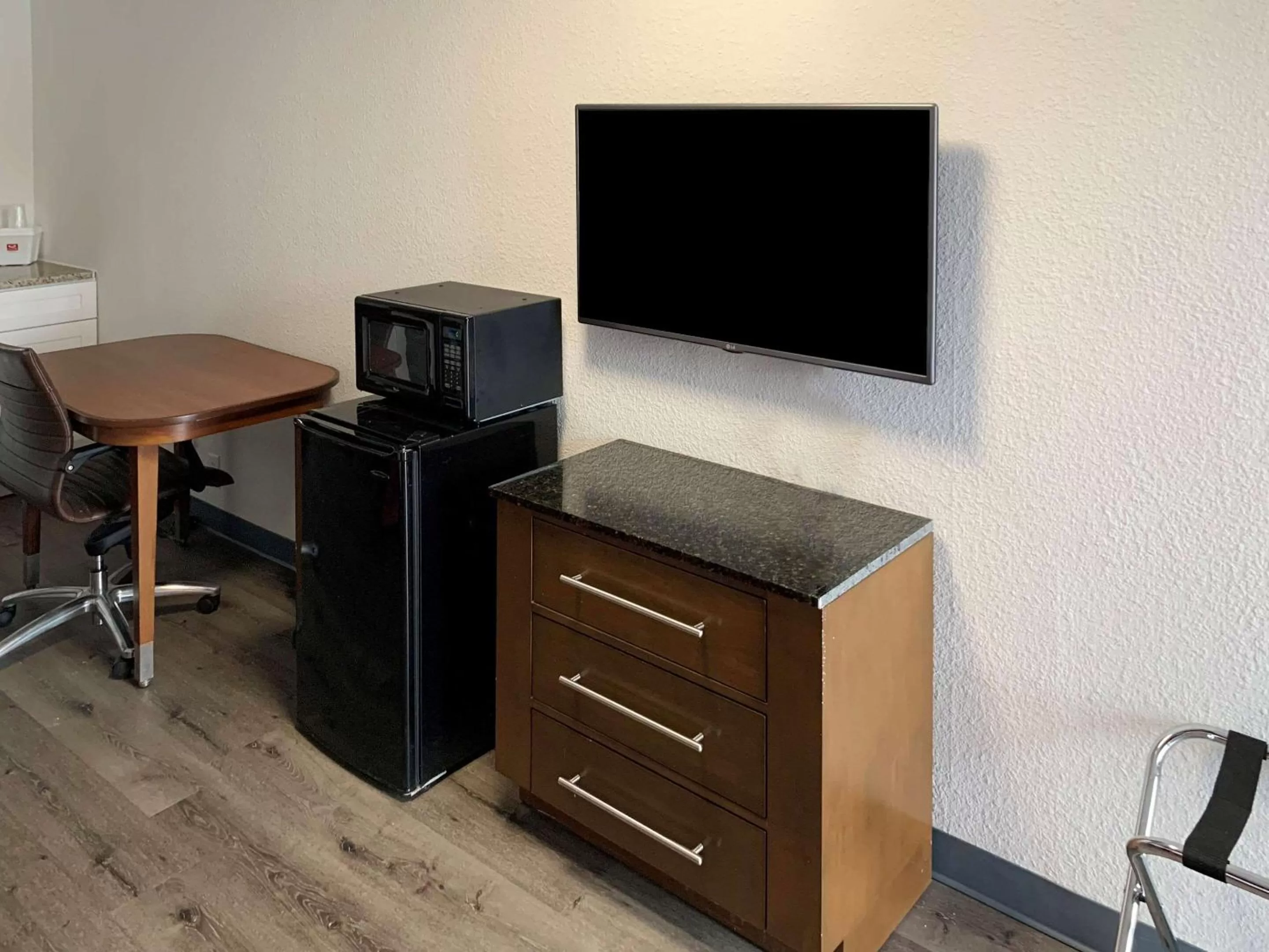 Photo of the whole room in Rodeway Inn Augusta North Washington Road