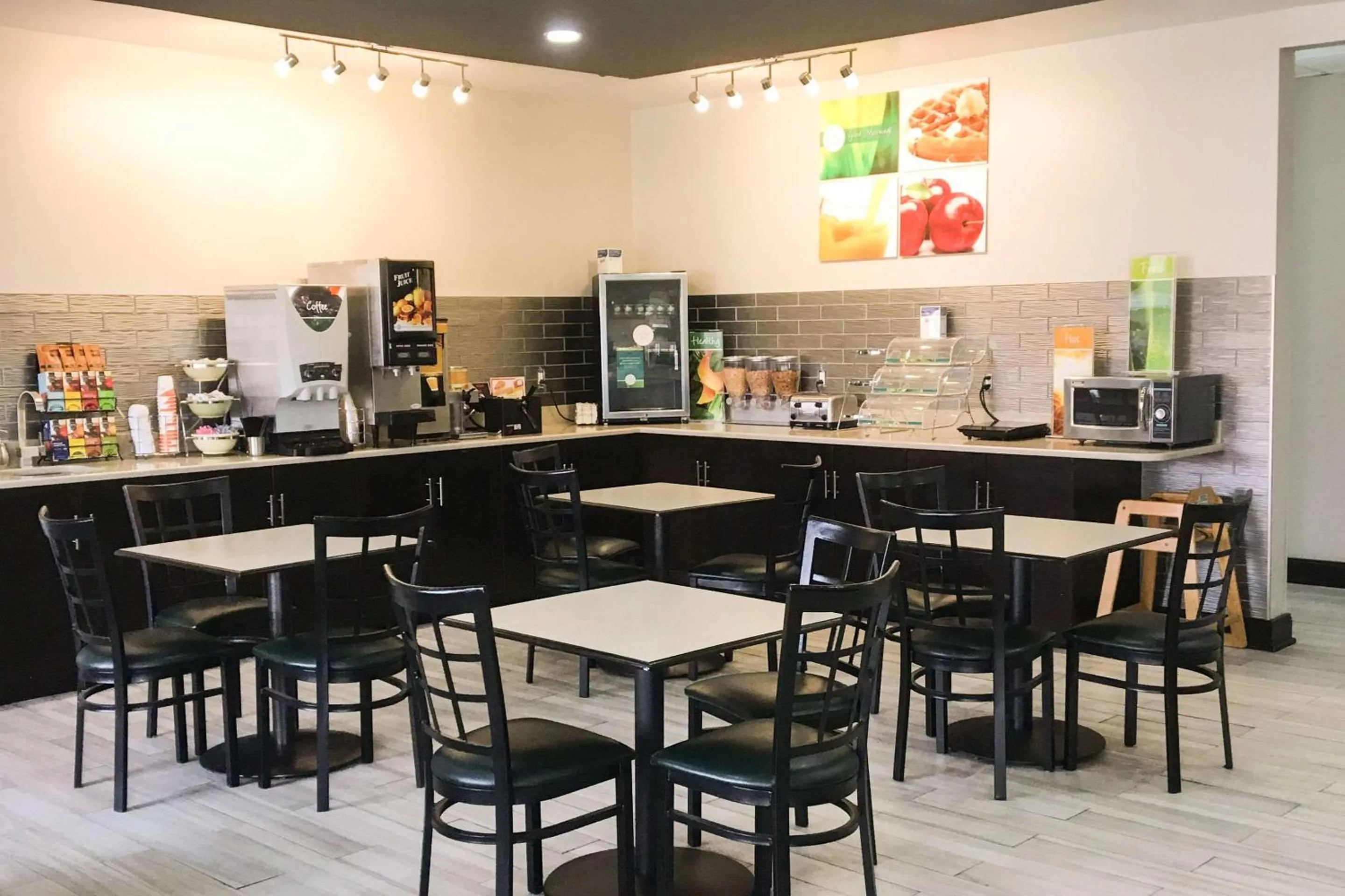 Restaurant/places to eat in Quality Inn & Suites Lincoln near I-55