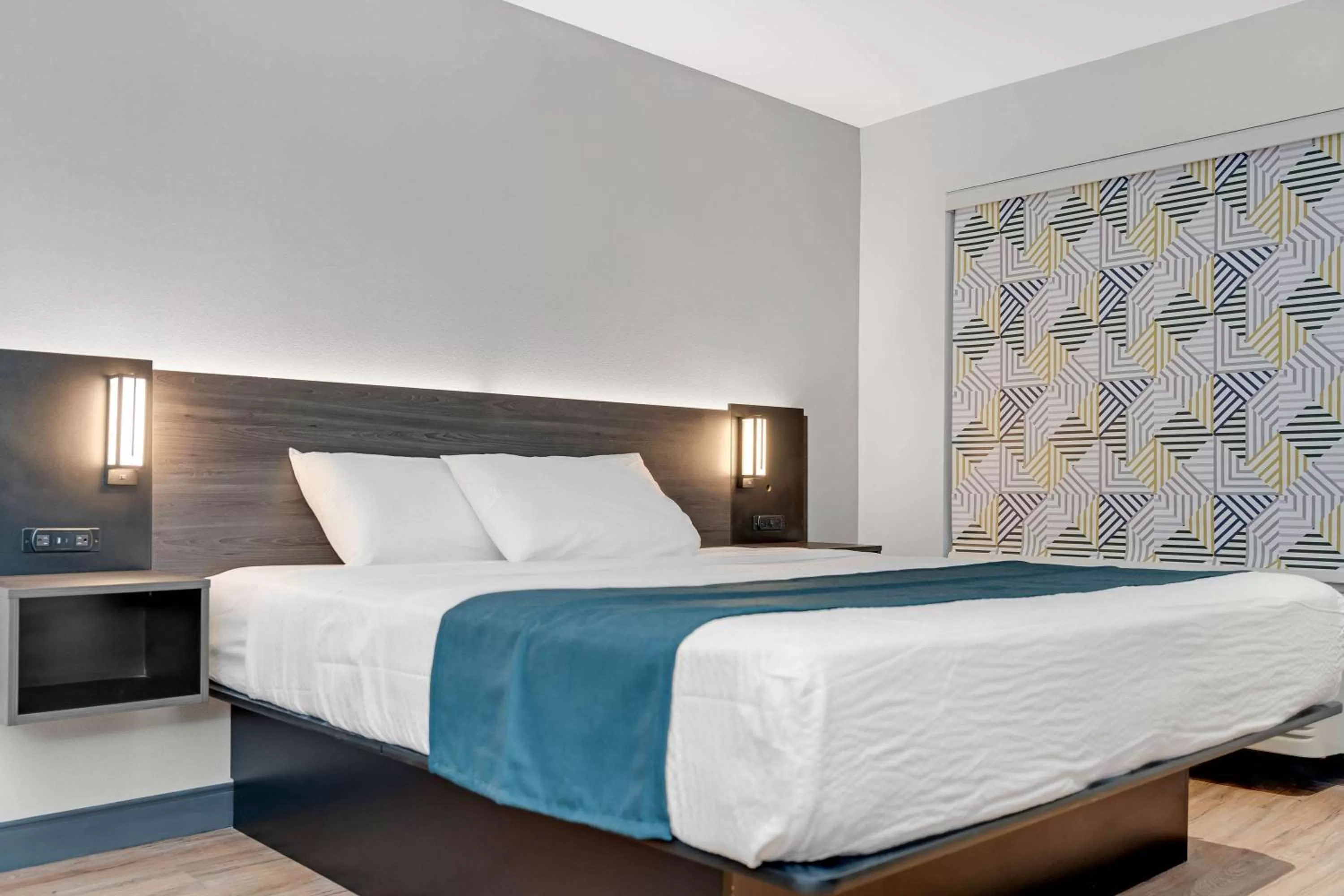 Bed in Studio 6 Suites Stockton, CA Waterfront