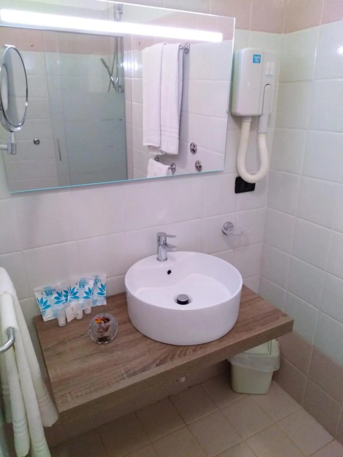 Toilet in Hotel Corallo