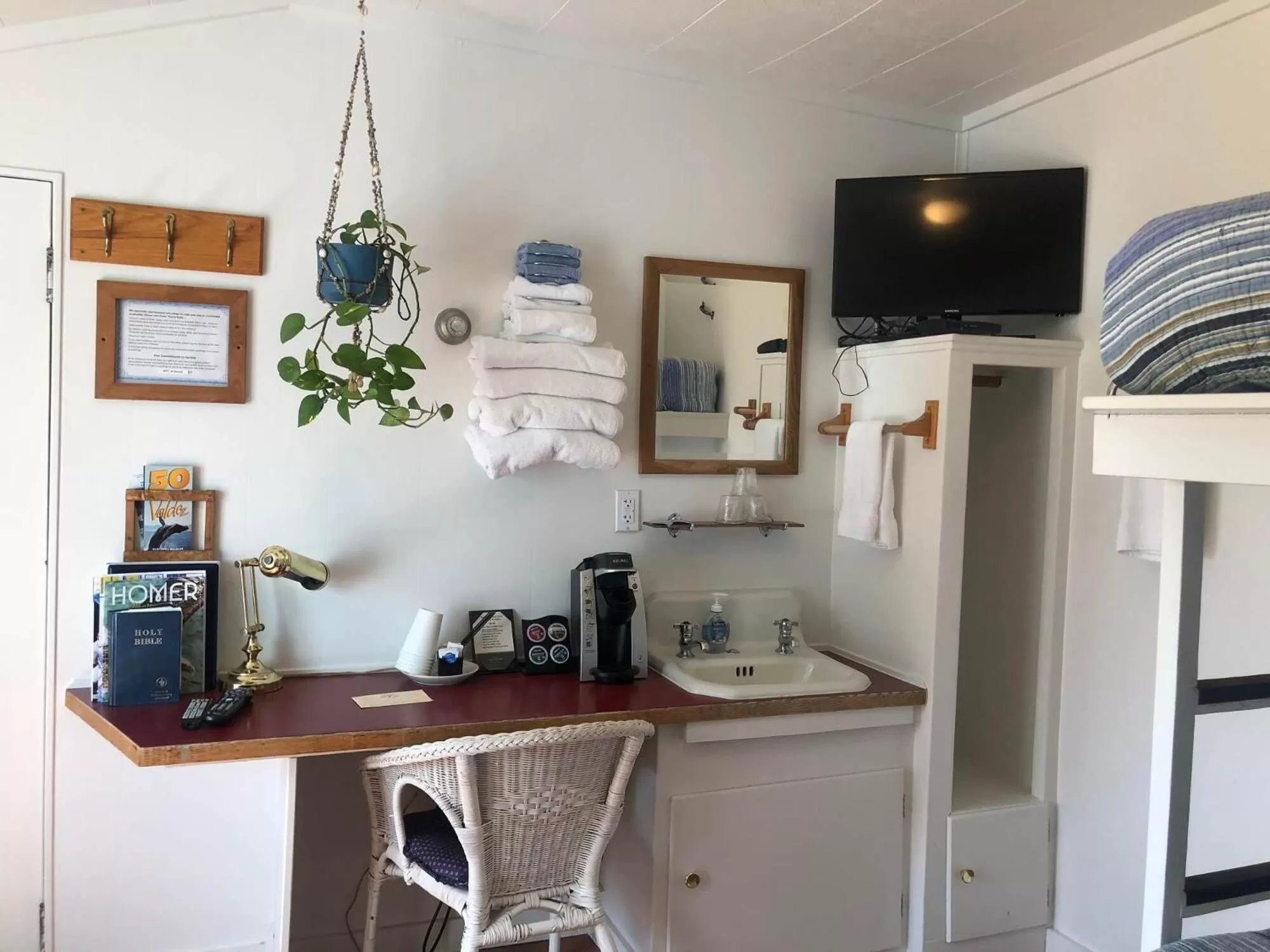 TV/Entertainment Center in Driftwood Inn