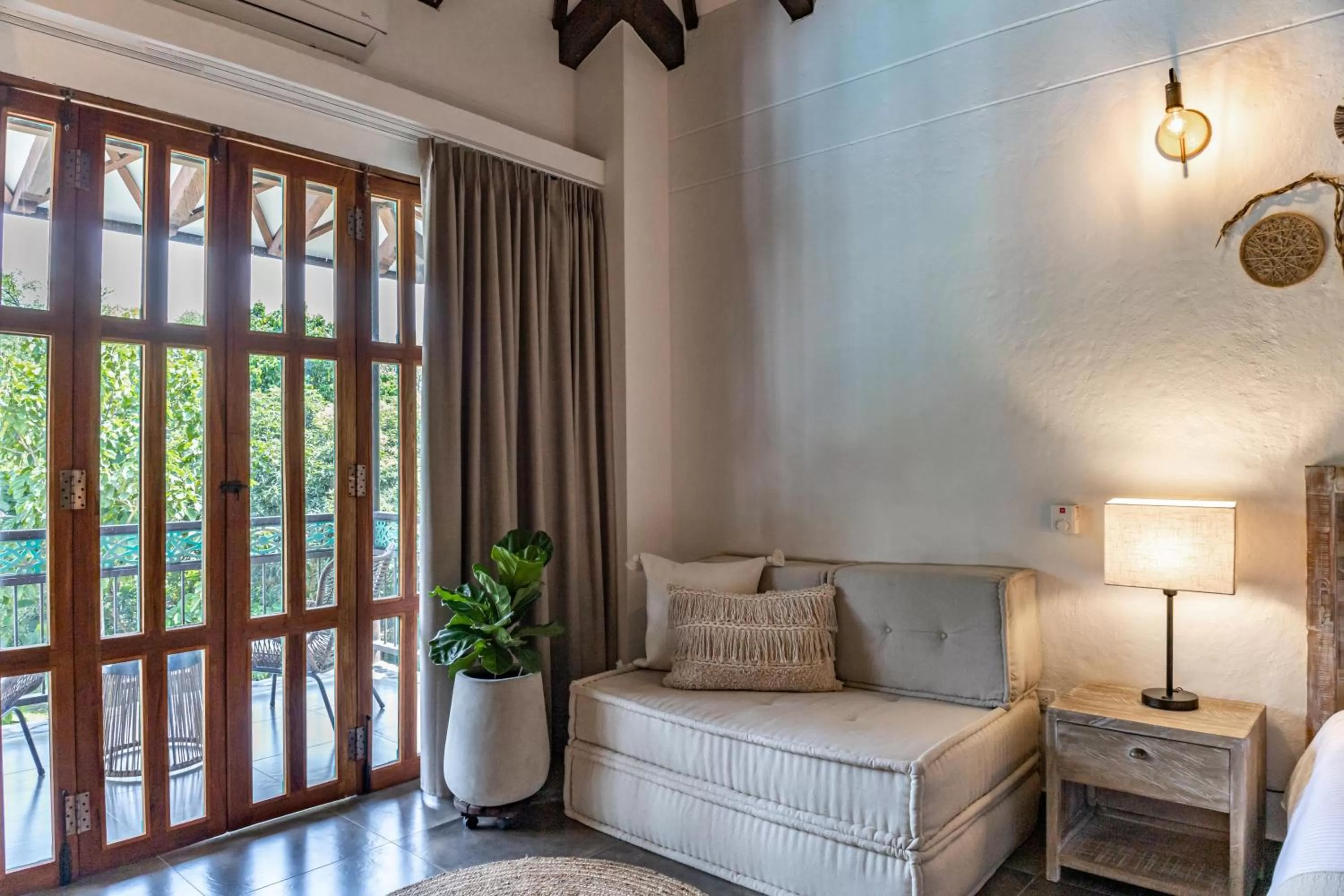 Balcony/Terrace, Bed in Casa Jacaranda Hotel Boutique