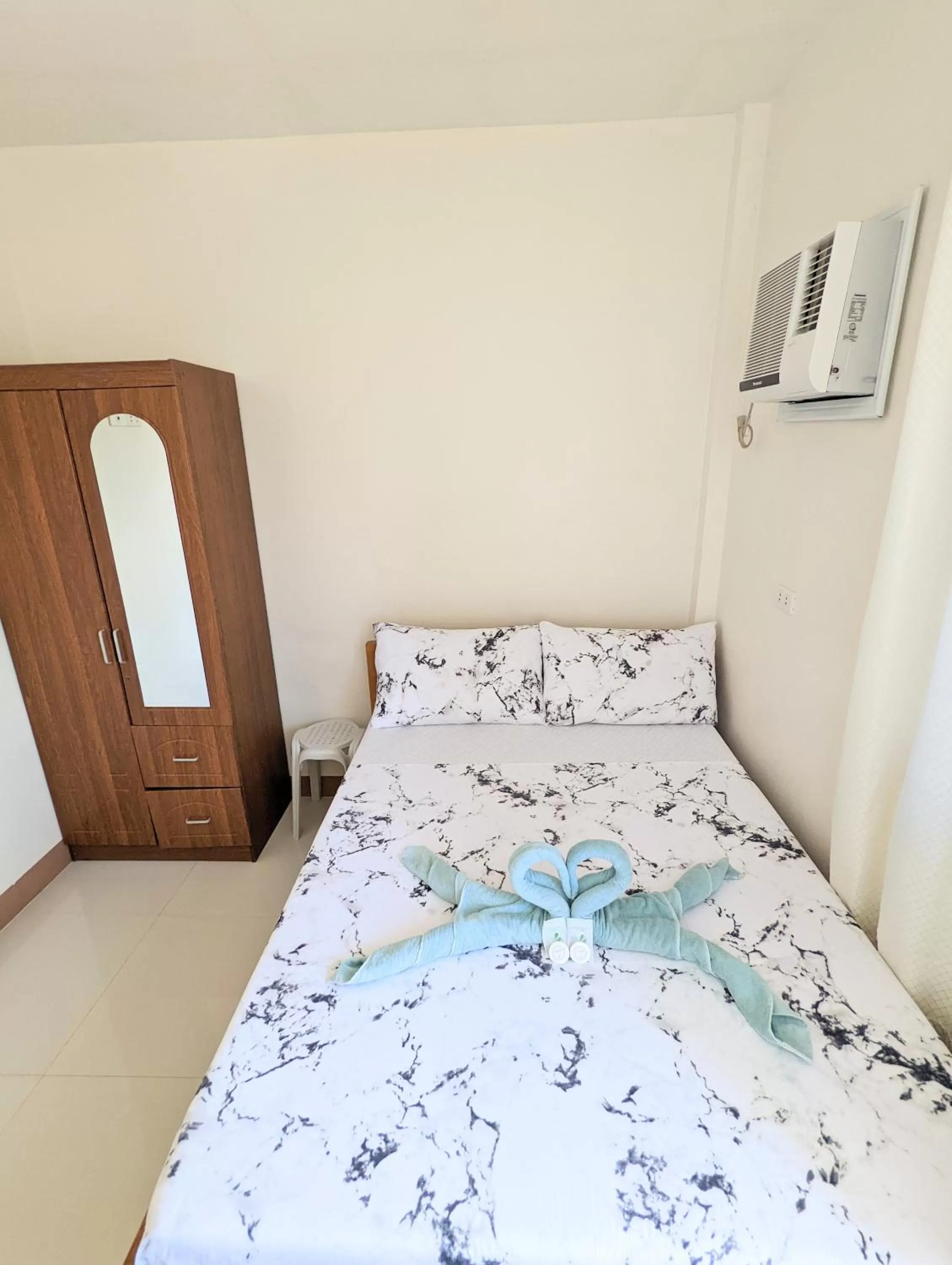 Bed in Charlina Inn Panglao